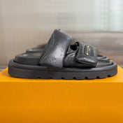 LV 26S PADDED SLIDES 40MM IN BLACK CALFSKIN MONOGRAM