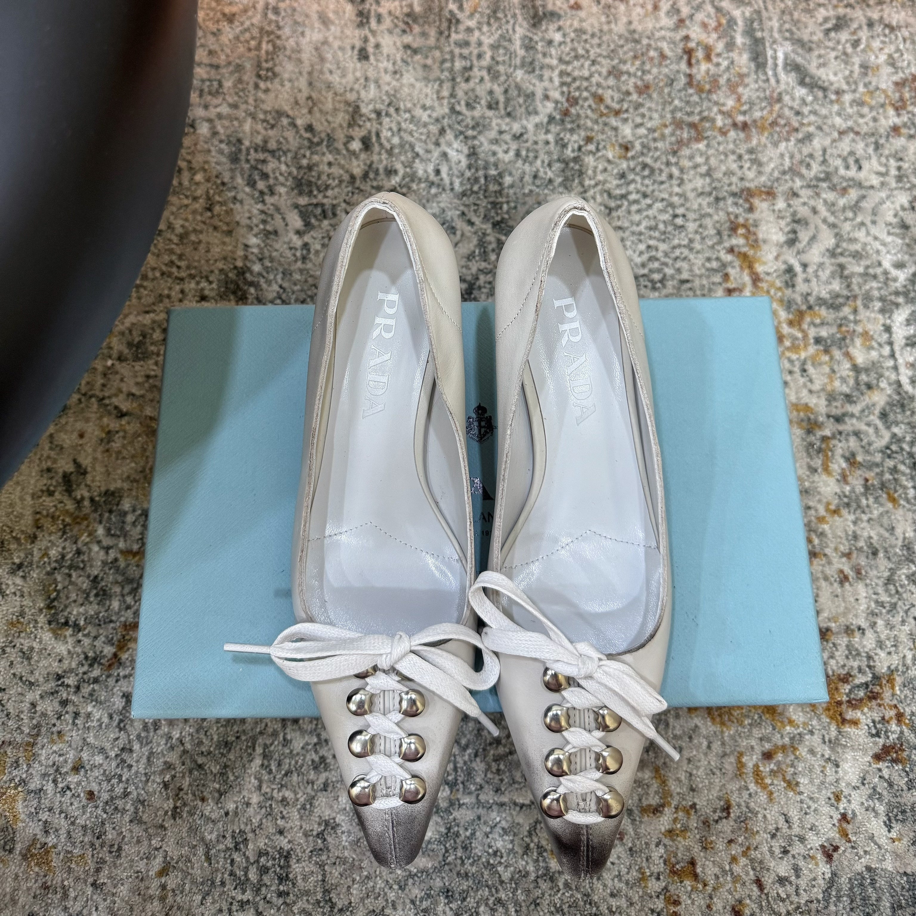 PRADA 26S POINTED TOE LACE UP STUDDED PUMPS 55MM IN WHITE CALFSKIN