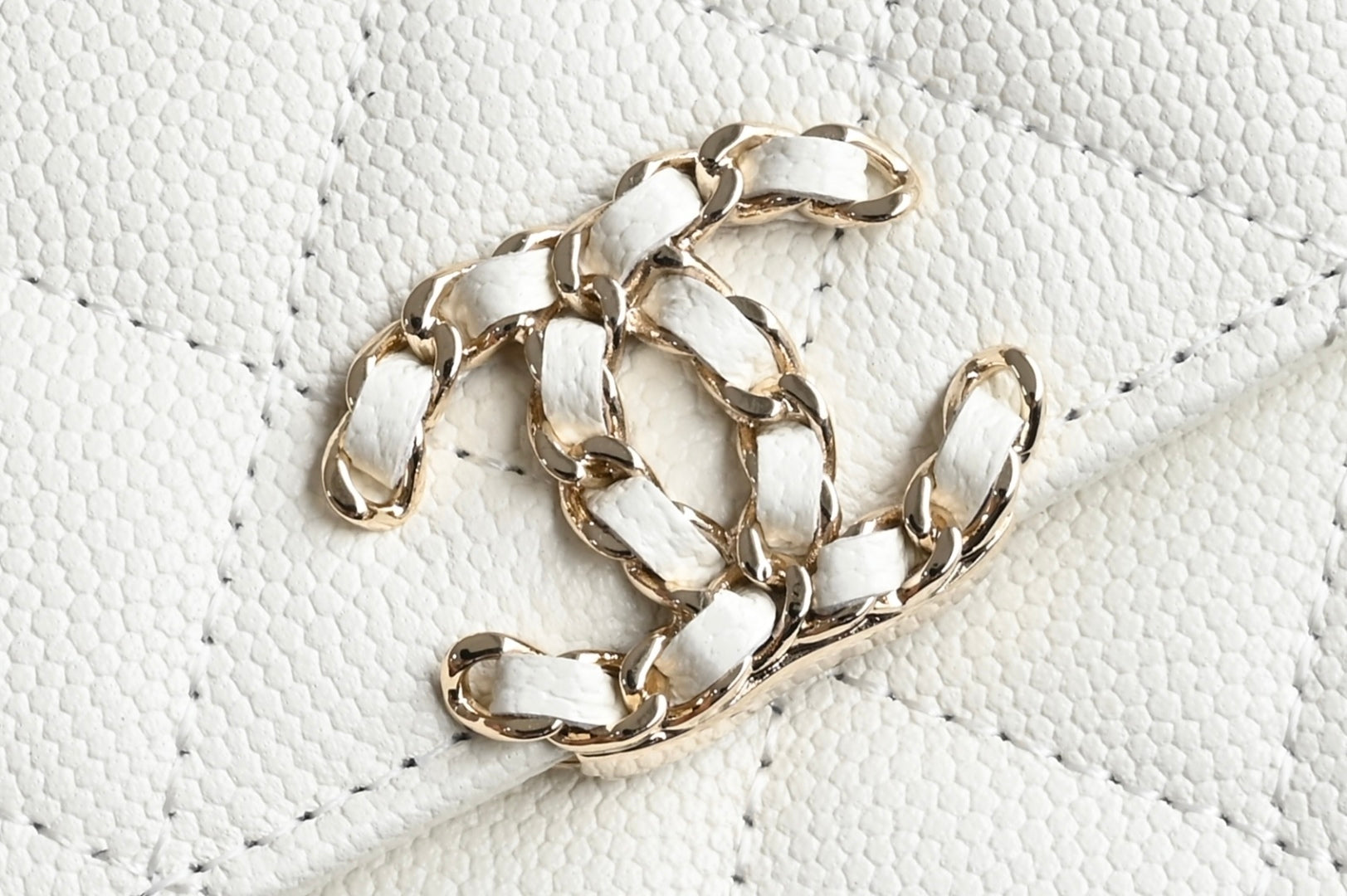 CHANEL 25S KELLY 14.5 CM IN WHITE LAMBSKIN
