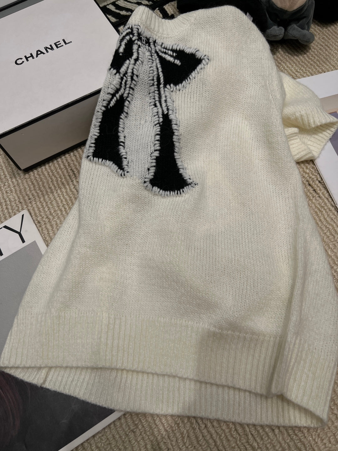 CHANEL 26S SHORT-SLEEVE CREW-NECK SWEATER 1758