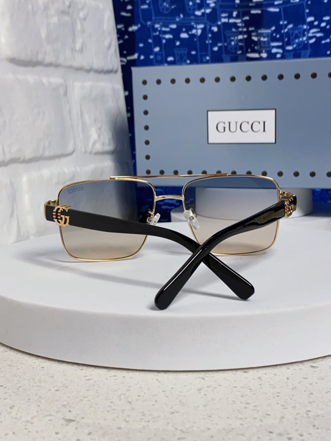 GUCCI 26S SQUARE FRAME IN METAL 426392
