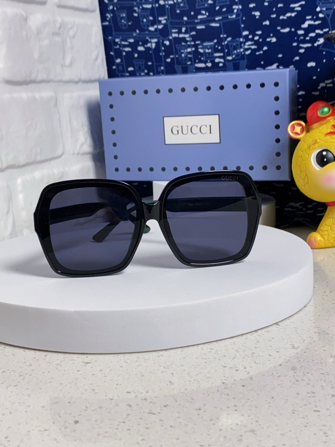 GUCCI 26S SQUARE FRAME IN ACETATE 424622