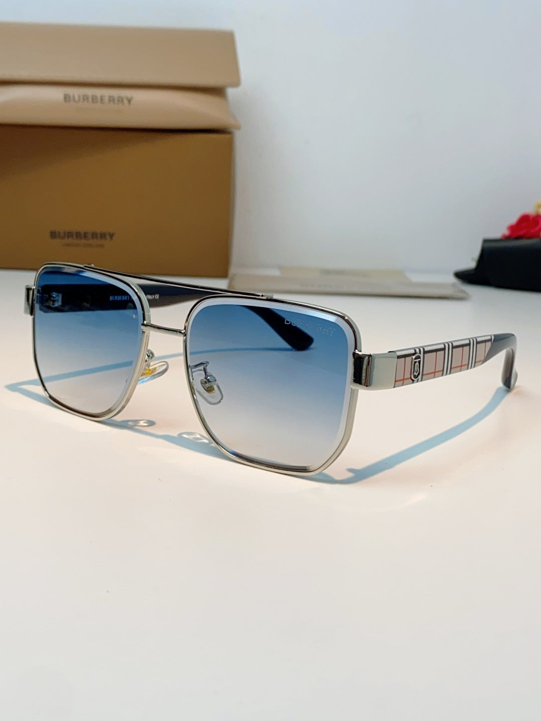 BURBERRY 26S RECTANGULAR FRAME IN METAL 419056