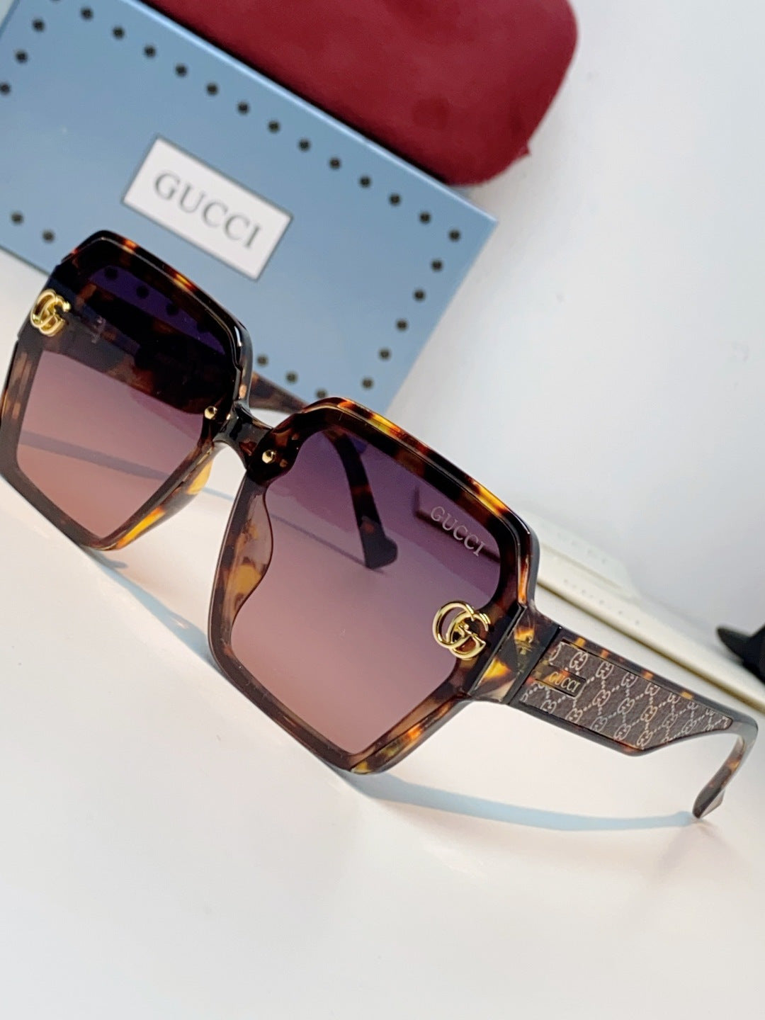 GUCCI 26S OVERSIZED SQUARE FRAME IN ACETATE 424518