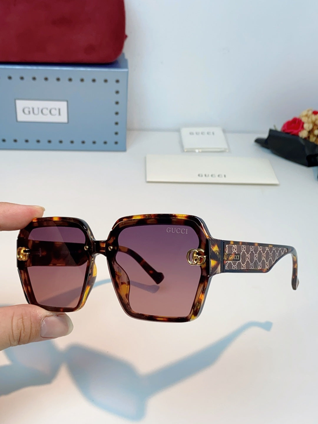 GUCCI 26S OVERSIZED SQUARE FRAME IN ACETATE 424518