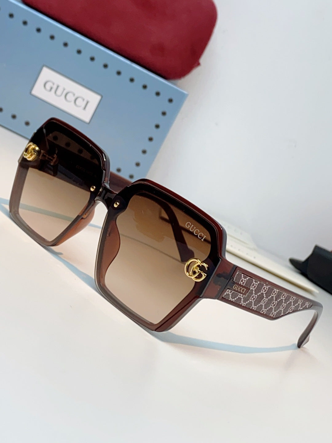 GUCCI 26S OVERSIZED SQUARE FRAME IN ACETATE 424519