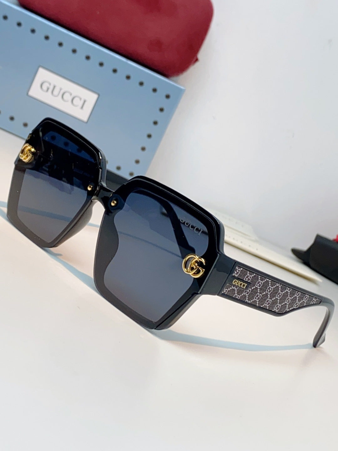 GUCCI 26S OVERSIZED SQUARE FRAME IN ACETATE 424520