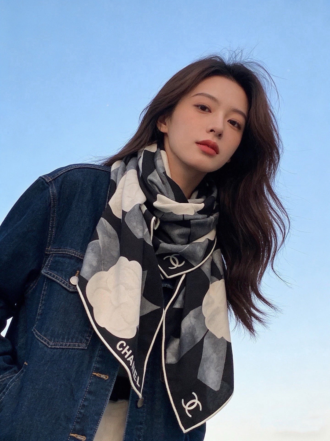 CHANEL 26S SCARF 140 IN SILK 311982