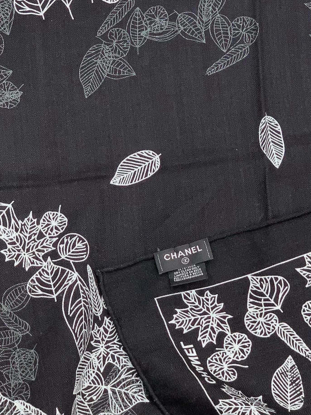 CHANEL 26S SCARF 135 IN SILK AND CASHMERE 313314