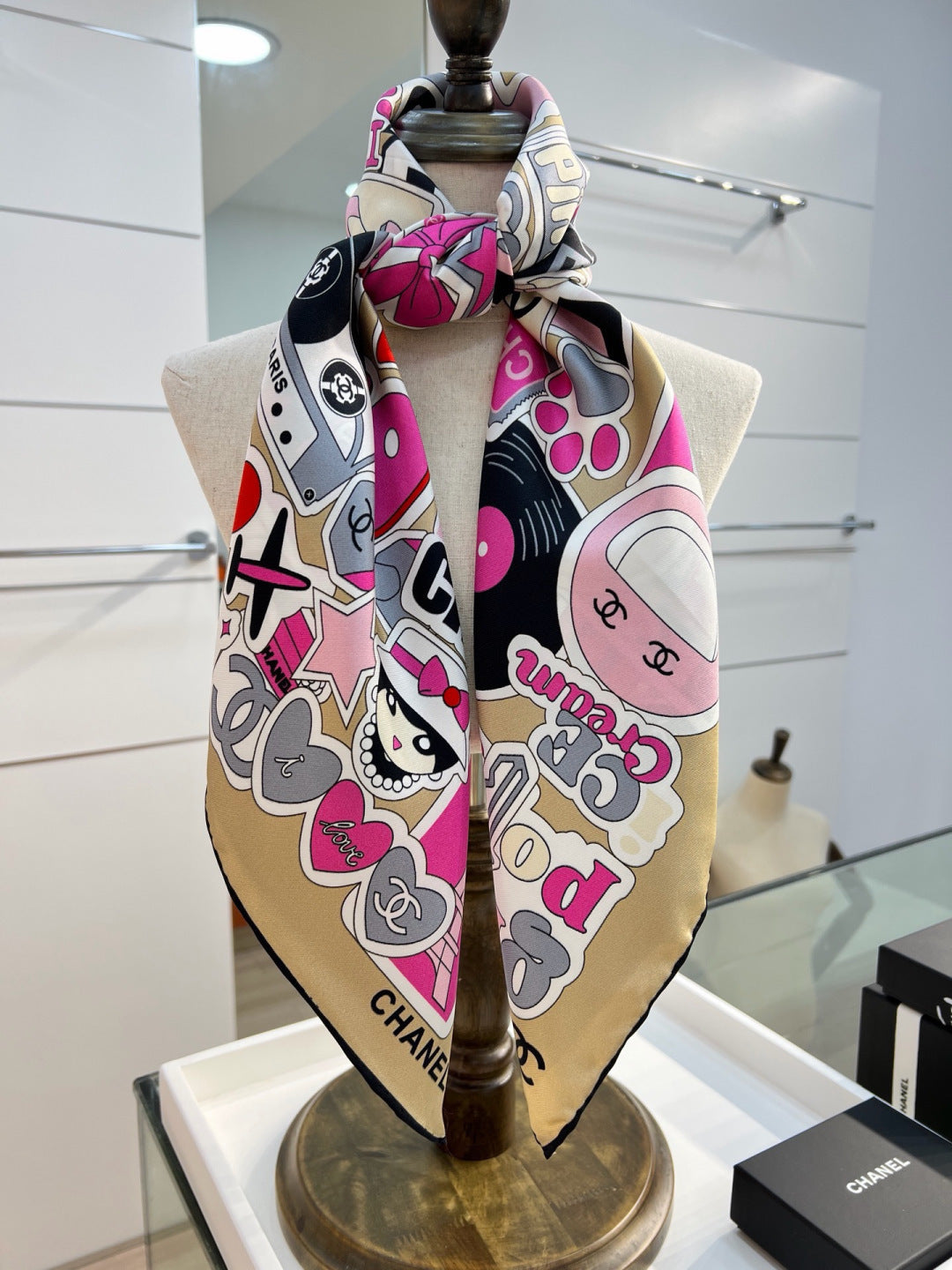 CHANEL 26S SCARF 90 IN SILK 313364