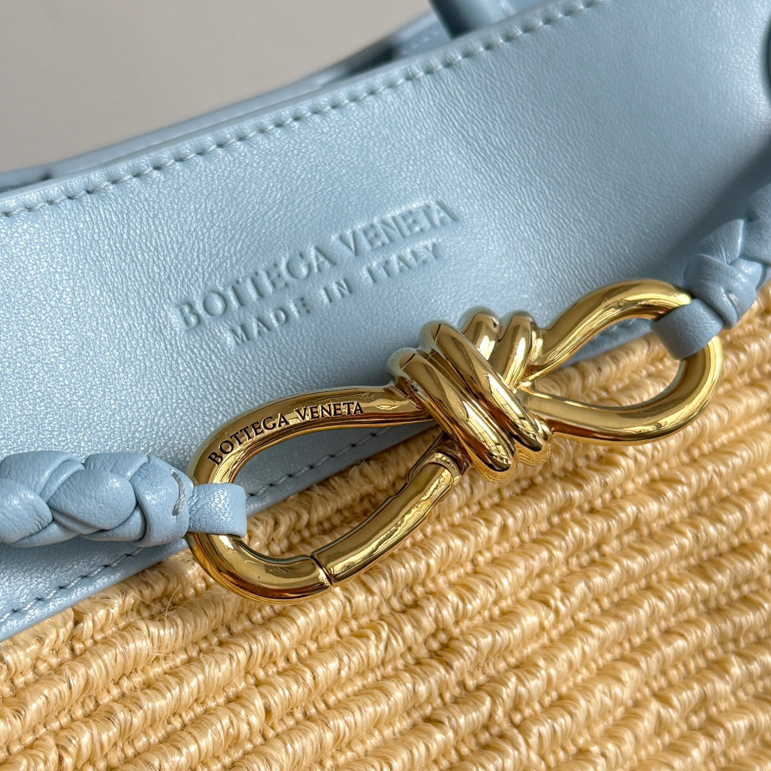 BOTTEGA VENETA 25S SMALL ANDIAMO 25 IN LIGHT BLUE CALFSKIN AND RAFFIA