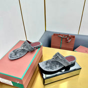 FLIP FLOPS IN DARK GRAY SUEDE AND HARDWARE SILVER
