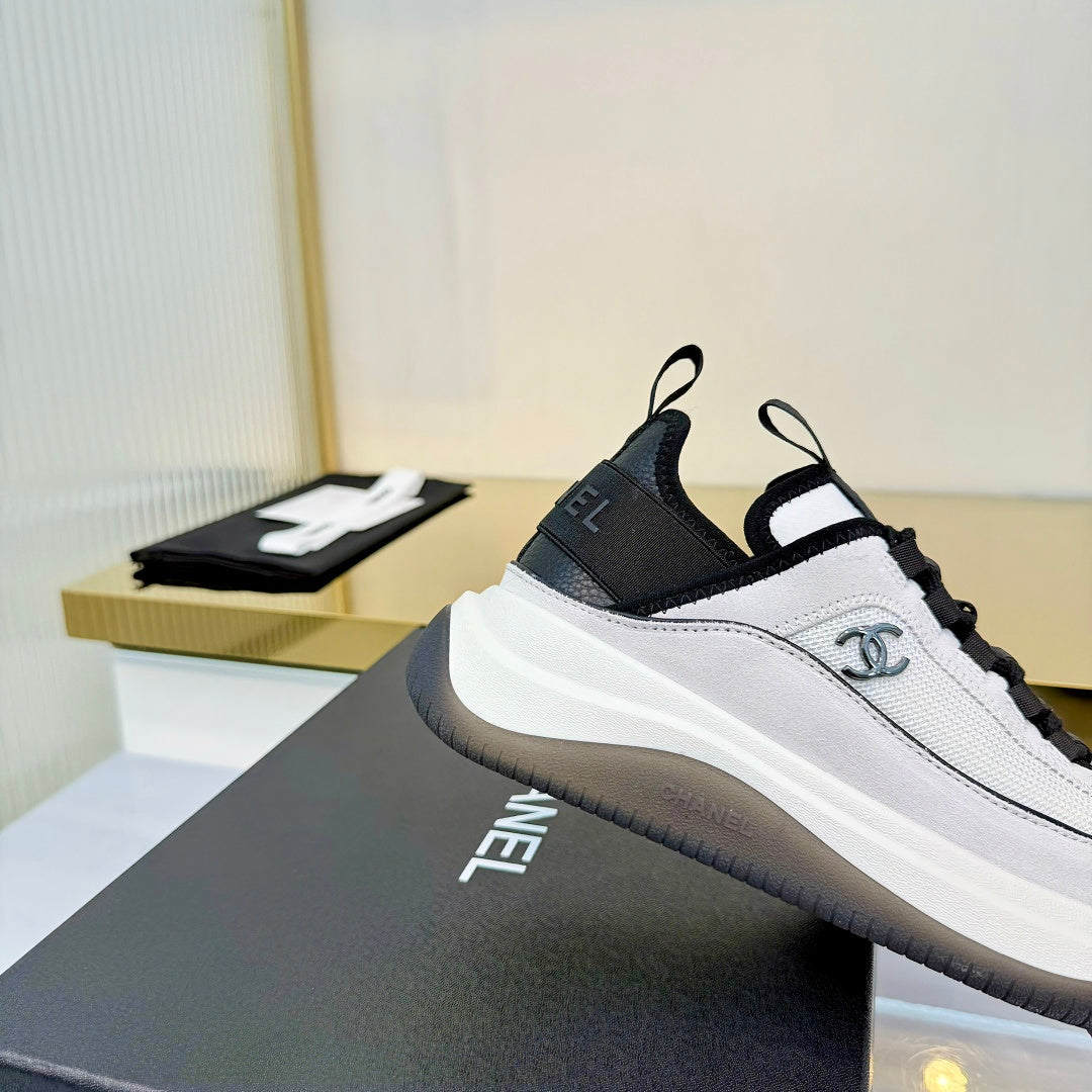 CHANEL 26S PLATFORM SNEAKERS IN WHITE SUEDE AND FABRIC WITH CC LOGO