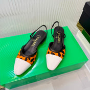 CHANEL 26S FLATS SLINGBACK IN WHITE PATENT CALFSKIN AND ORANGE PONY HAIR