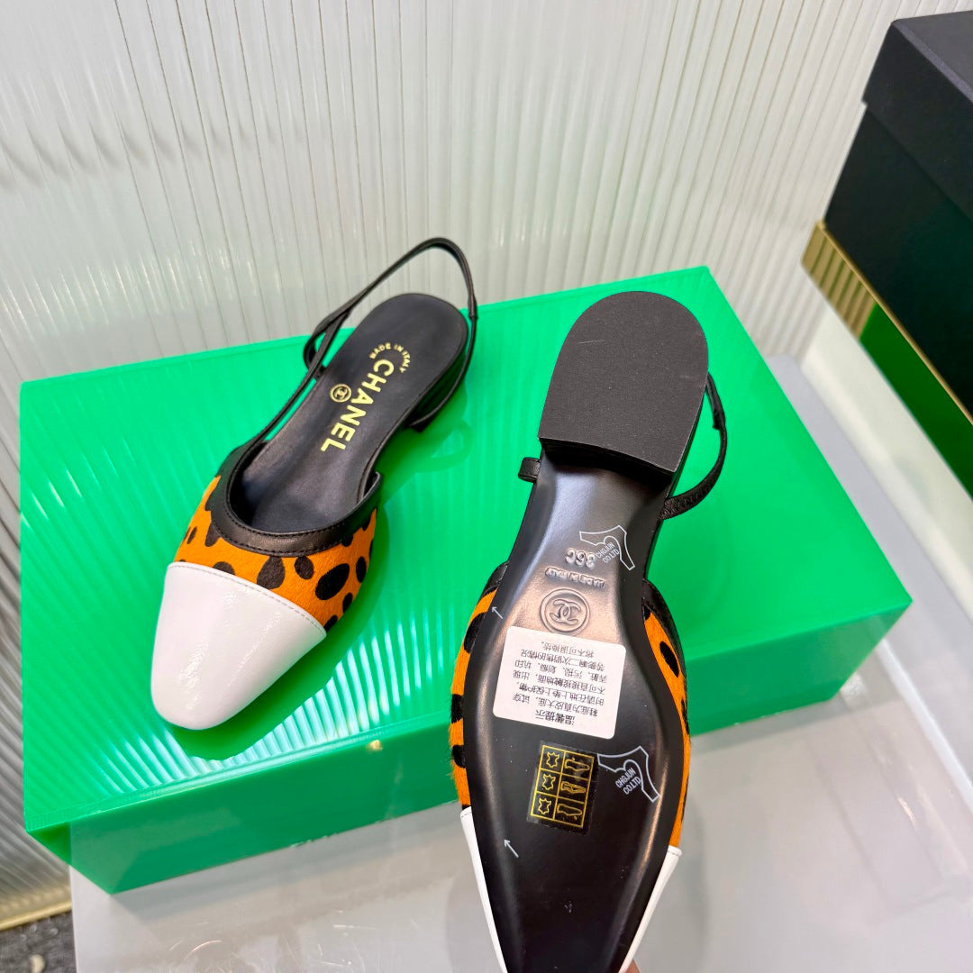 CHANEL 26S FLATS SLINGBACK IN WHITE PATENT CALFSKIN AND ORANGE PONY HAIR