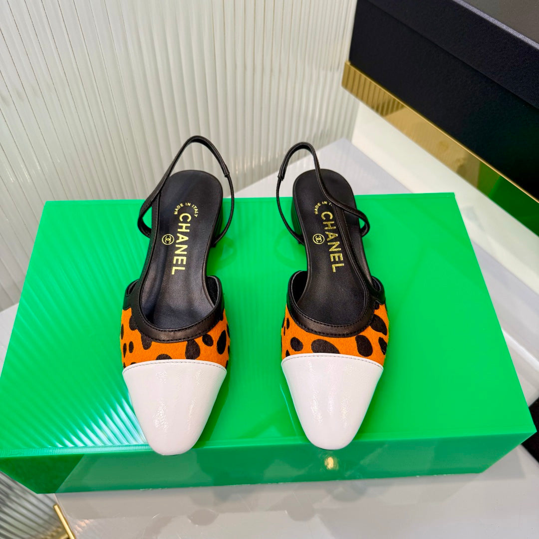 CHANEL 26S FLATS SLINGBACK IN WHITE PATENT CALFSKIN AND ORANGE PONY HAIR