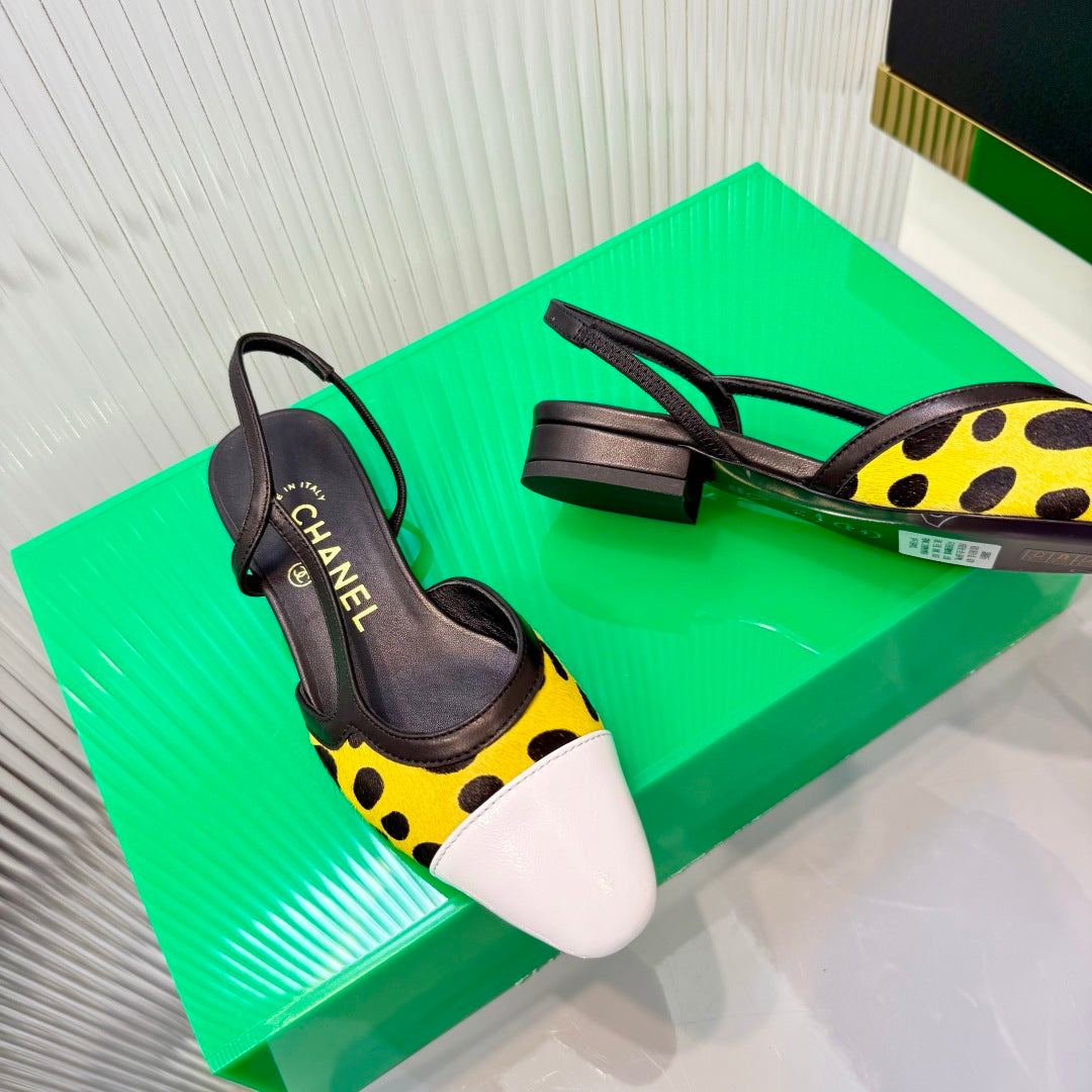 CHANEL 26S FLATS SLINGBACK IN WHITE PATENT CALFSKIN WITH DARK YELLOW PONY HAIR