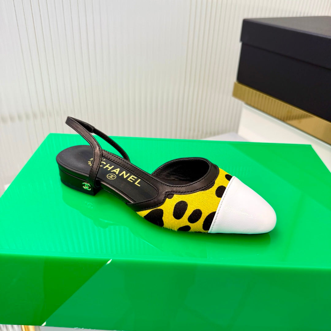 CHANEL 26S FLATS SLINGBACK IN WHITE PATENT CALFSKIN WITH DARK YELLOW PONY HAIR