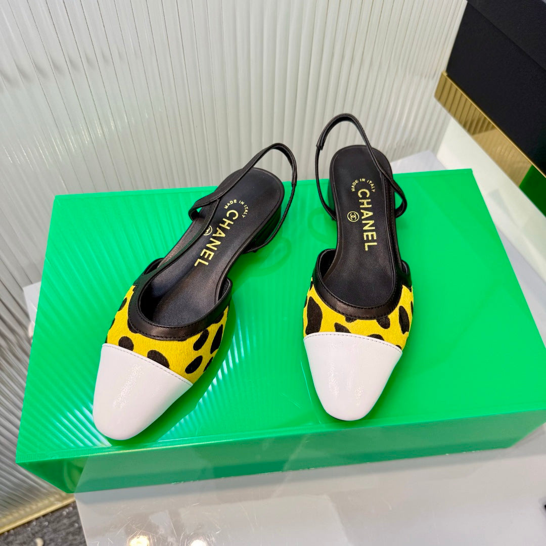 CHANEL 26S FLATS SLINGBACK IN WHITE PATENT CALFSKIN WITH DARK YELLOW PONY HAIR