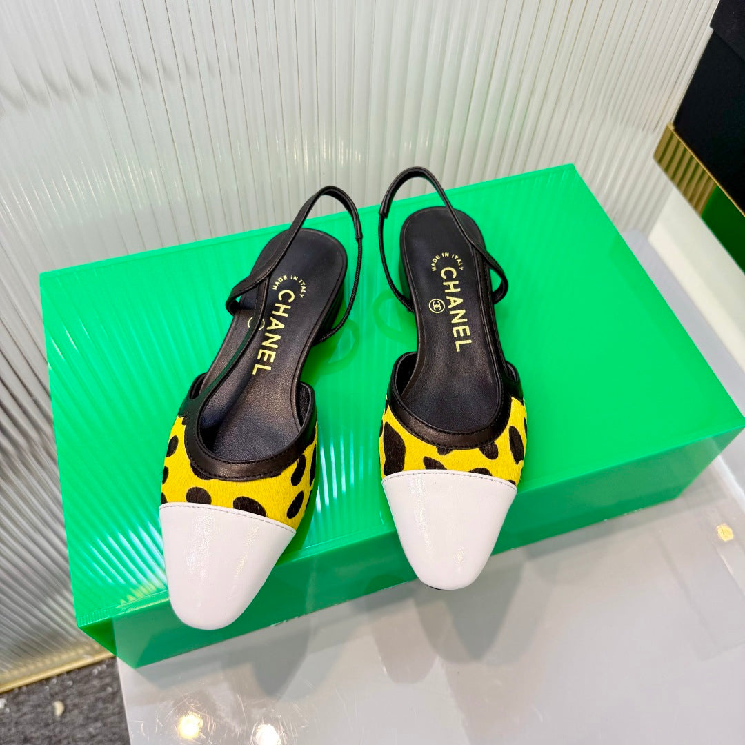 CHANEL 26S FLATS SLINGBACK IN WHITE PATENT CALFSKIN WITH DARK YELLOW PONY HAIR
