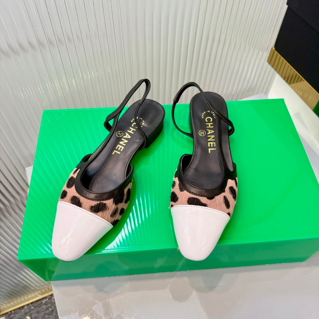 CHANEL 26S FLATS SLINGBACK IN WHITE PATENT CALFSKIN AND BEIGE PONY HAIR