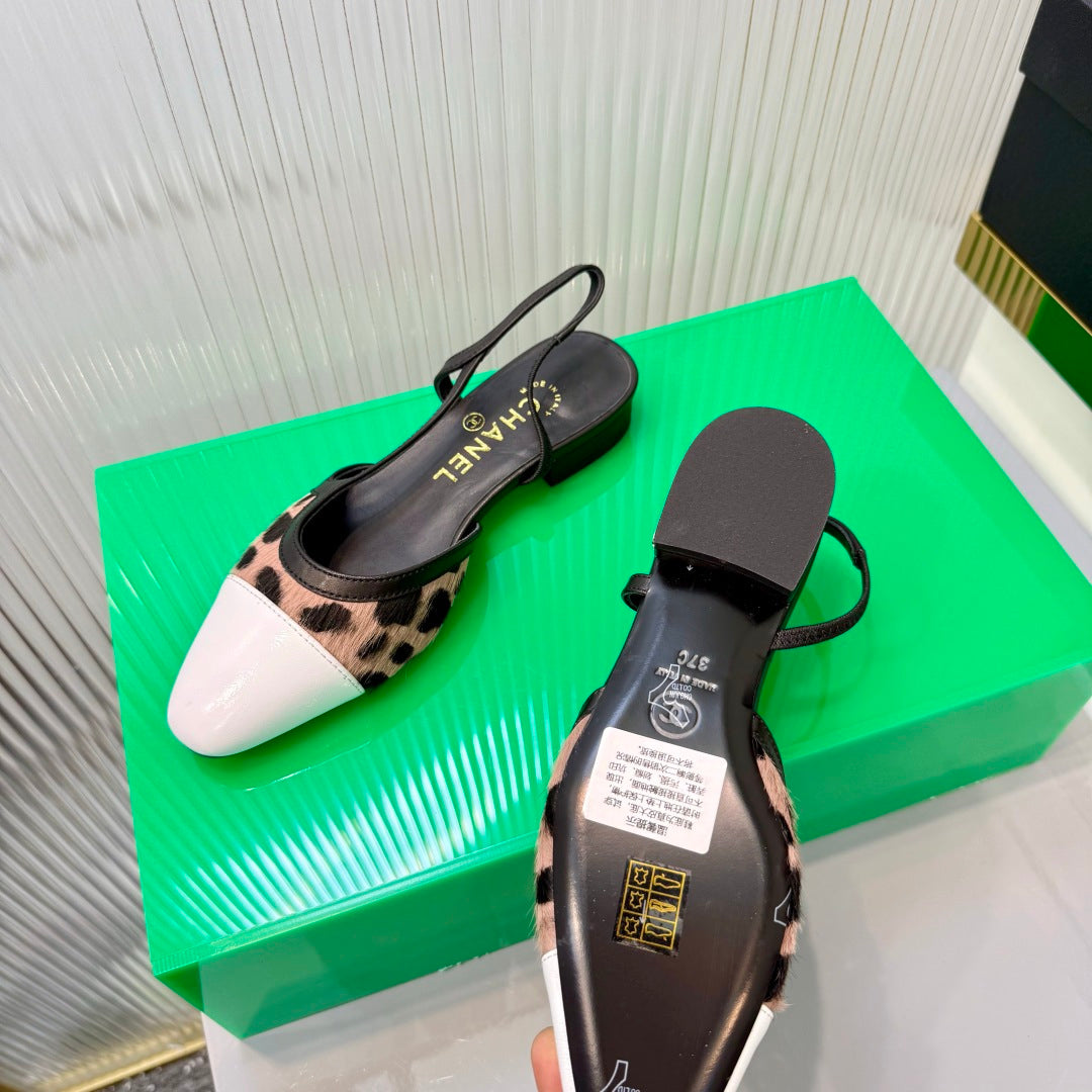 CHANEL 26S FLATS SLINGBACK IN WHITE PATENT CALFSKIN AND BEIGE PONY HAIR
