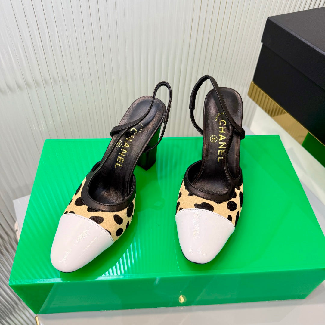 CHANEL 26S HIGH-HEEL SLINGBACKS 70 MM IN WHITE PATENT CALFSKIN WITH CREAM WHITE PONY HAIR