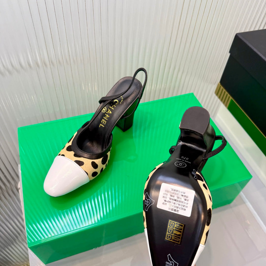 CHANEL 26S HIGH-HEEL SLINGBACKS 70 MM IN WHITE PATENT CALFSKIN WITH CREAM WHITE PONY HAIR