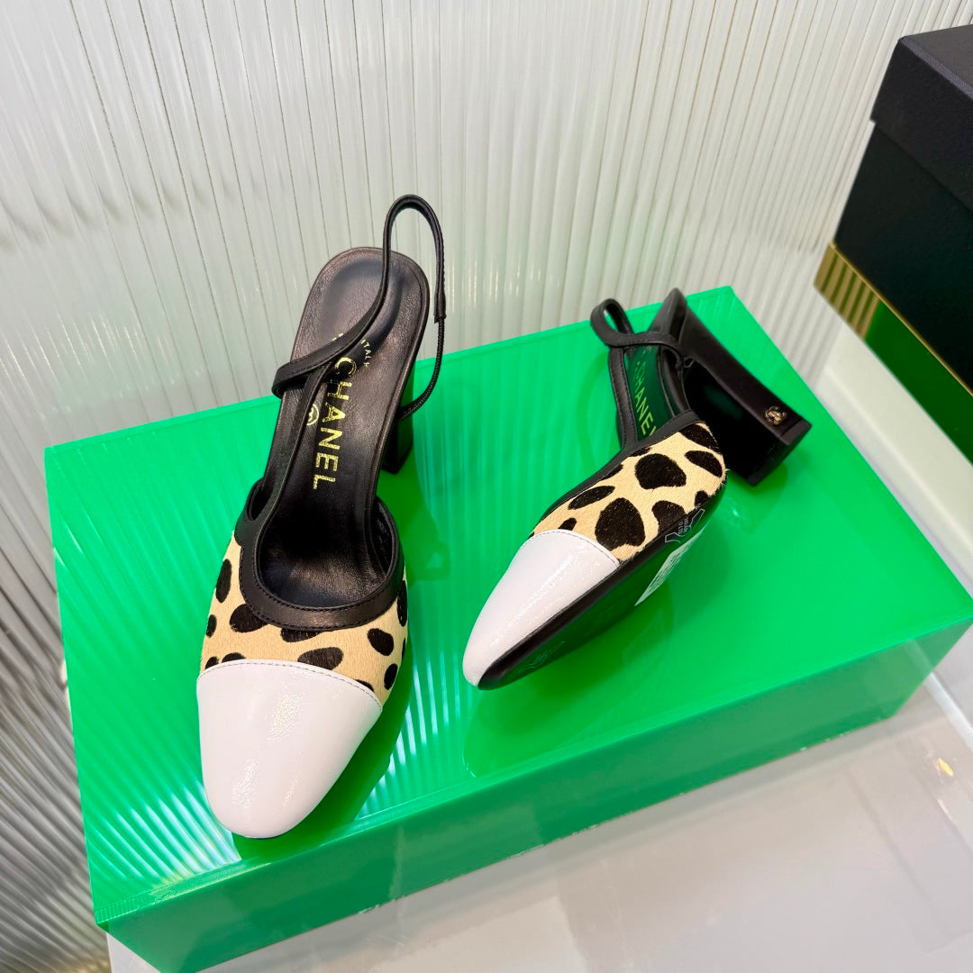 CHANEL 26S HIGH-HEEL SLINGBACKS 70 MM IN WHITE PATENT CALFSKIN WITH CREAM WHITE PONY HAIR