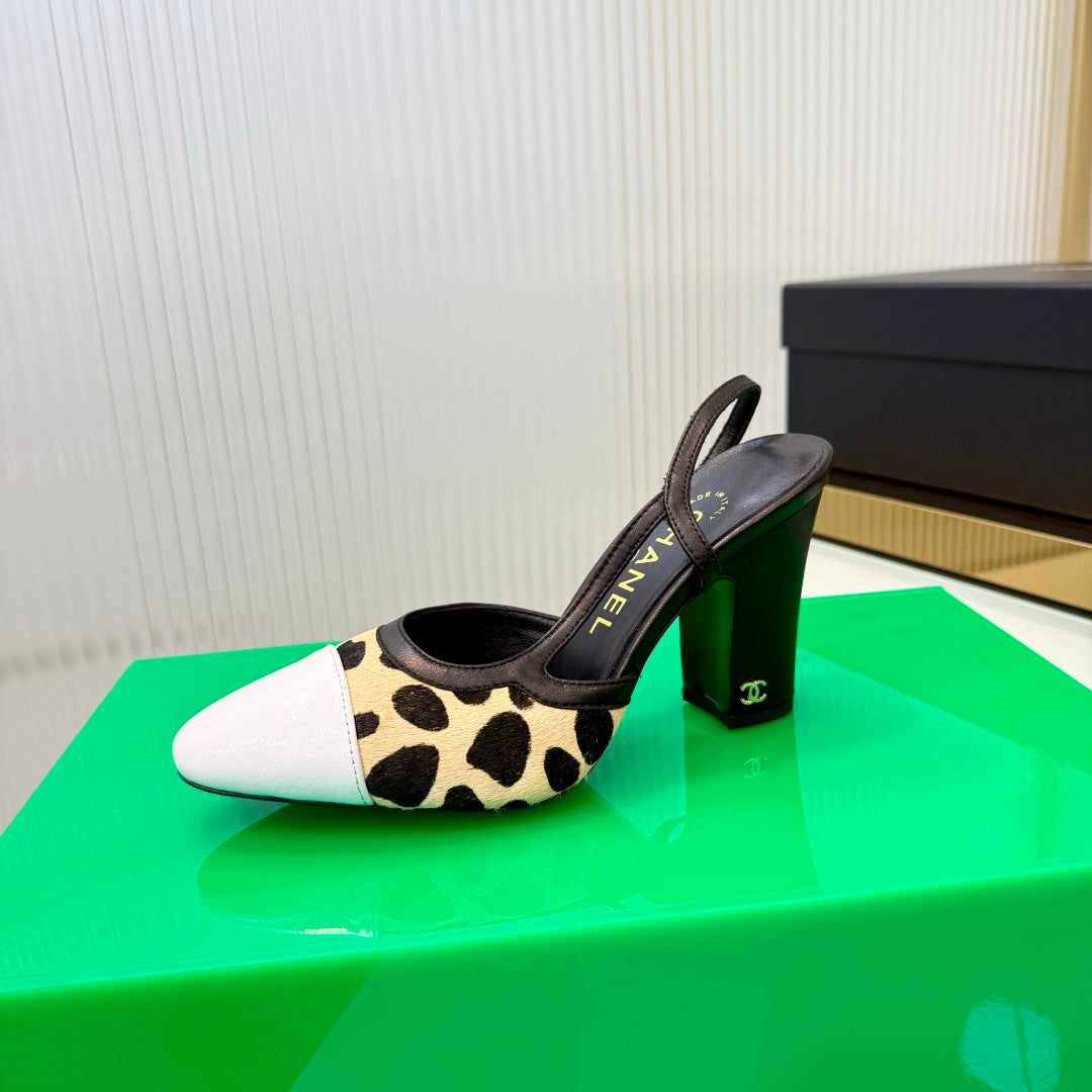 CHANEL 26S HIGH-HEEL SLINGBACKS 70 MM IN WHITE PATENT CALFSKIN WITH CREAM WHITE PONY HAIR