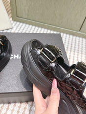 CHANEL 25S SANDALS IN BLACK PATENT CALFSKIN GOLD HARDWARE