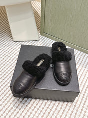 CHANEL 25S INDOOR SLIPPERS IN BLACK CALFSKIN FUR-LINED
