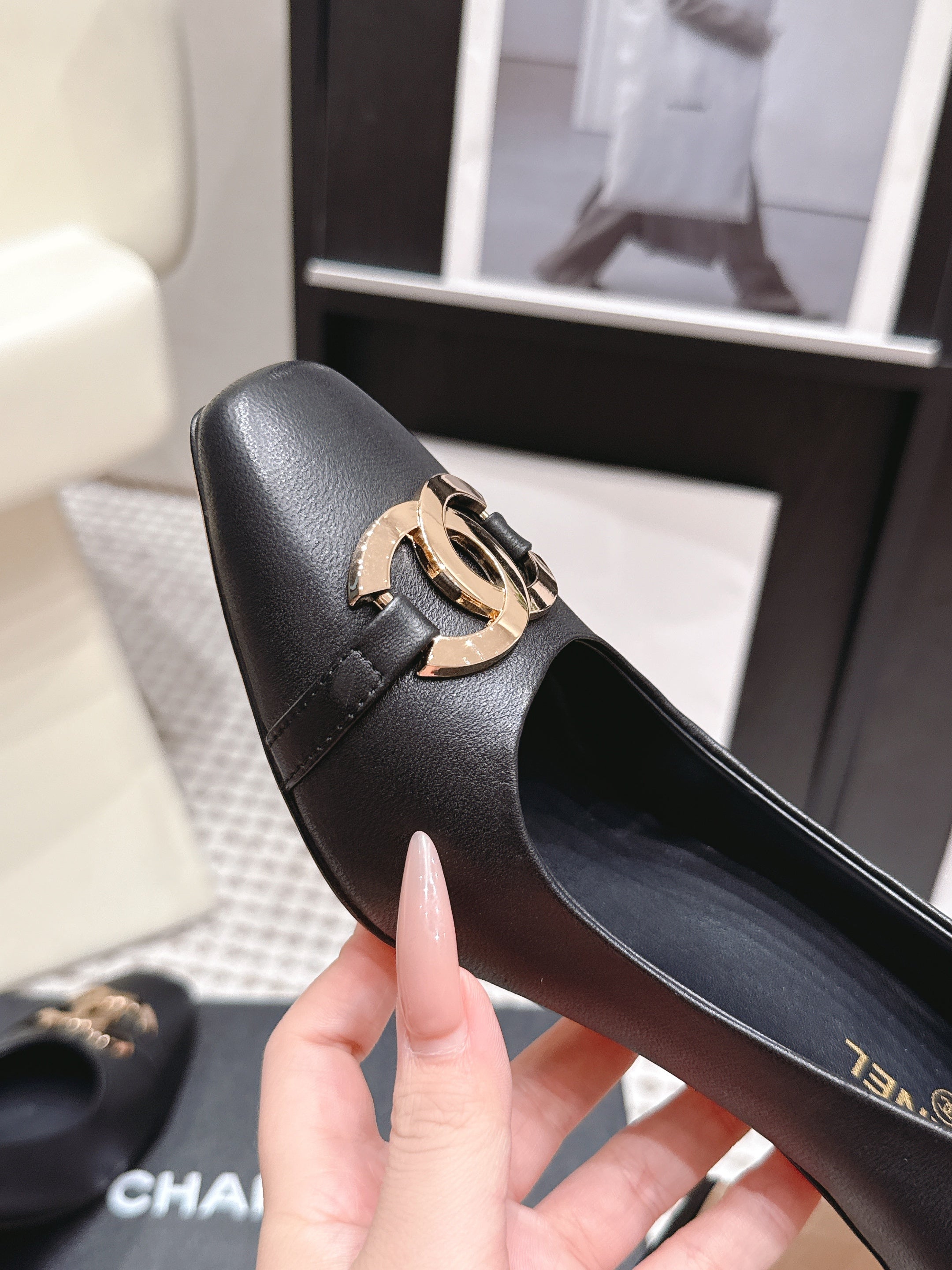 CHANEL 26S HIGH HEELS 95 MM IN BLACK CALFSKIN WITH GOLD-TONE CC LOGO