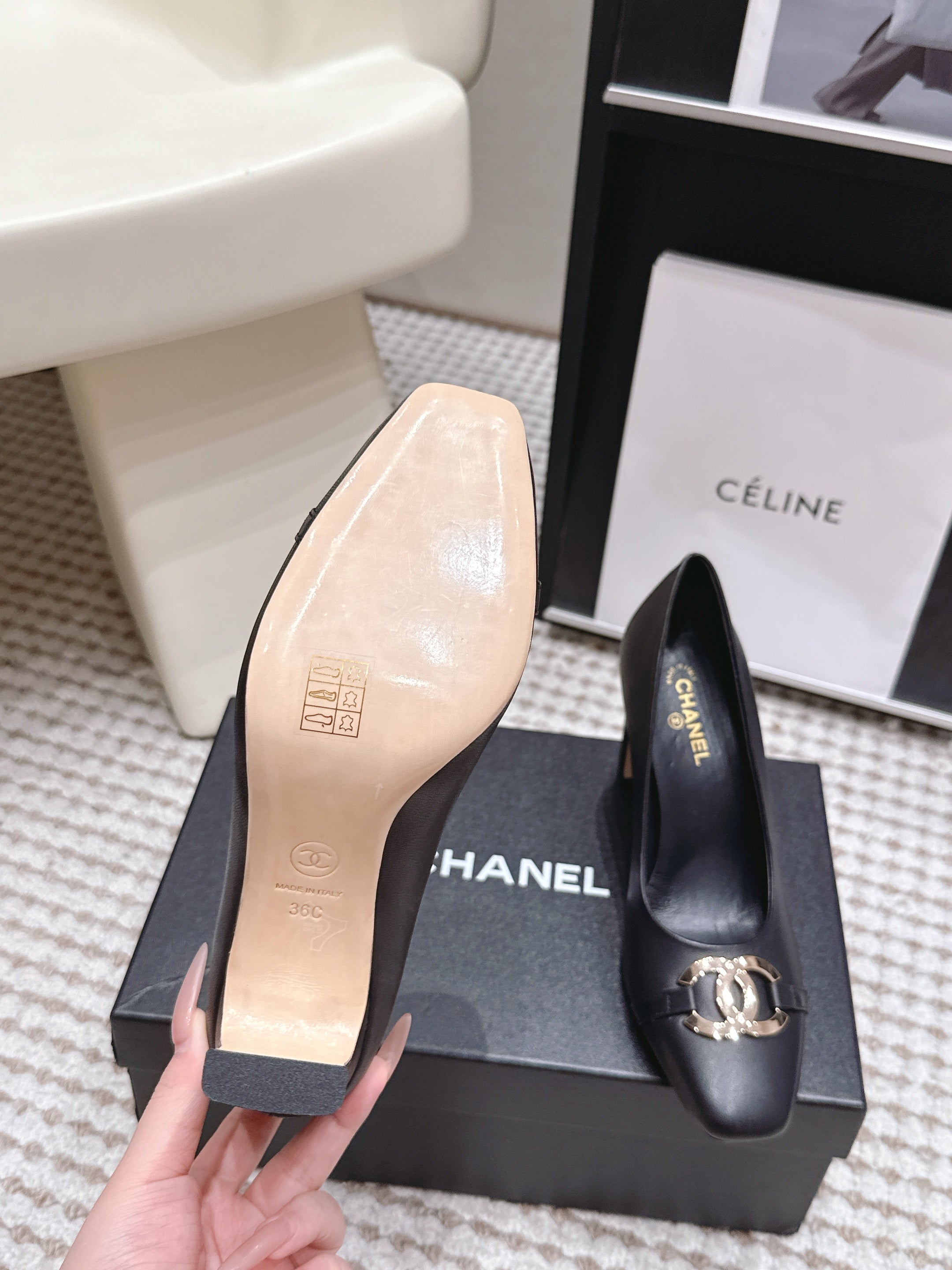 CHANEL 26S HIGH HEELS 95 MM IN BLACK CALFSKIN WITH GOLD-TONE CC LOGO