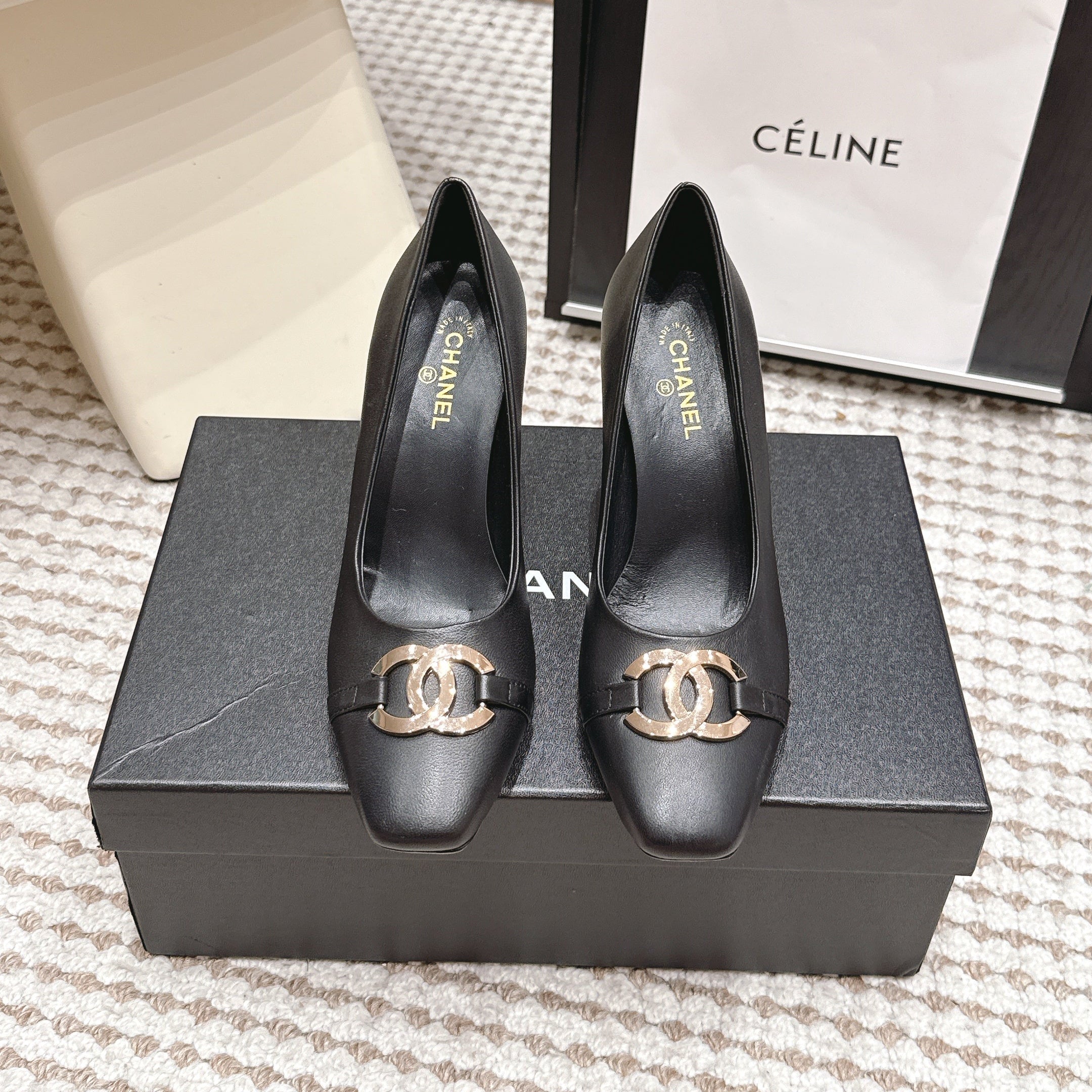 CHANEL 26S HIGH HEELS 95 MM IN BLACK CALFSKIN WITH GOLD-TONE CC LOGO