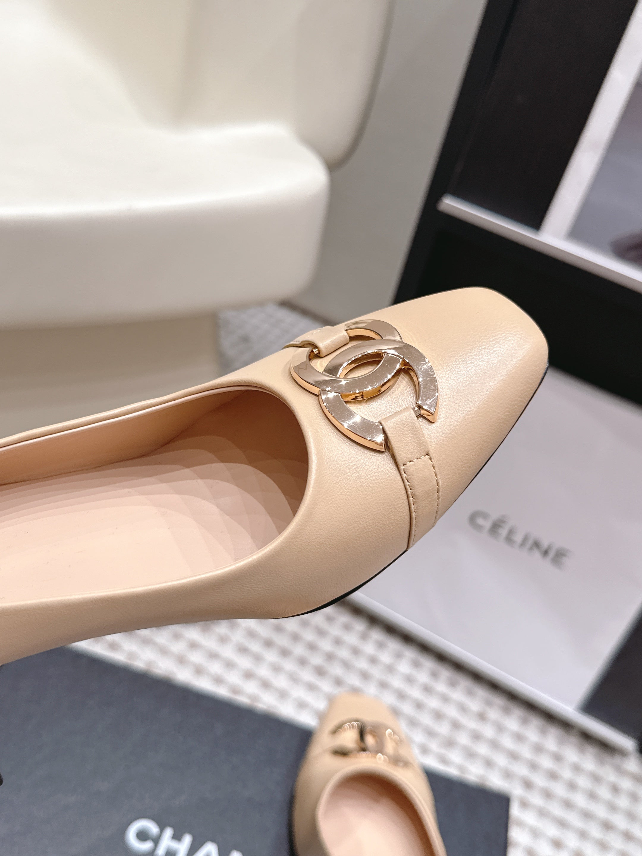 CHANEL 26S HIGH HEELS 95 MM IN BEIGE CALFSKIN WITH GOLD-TONE CC LOGO