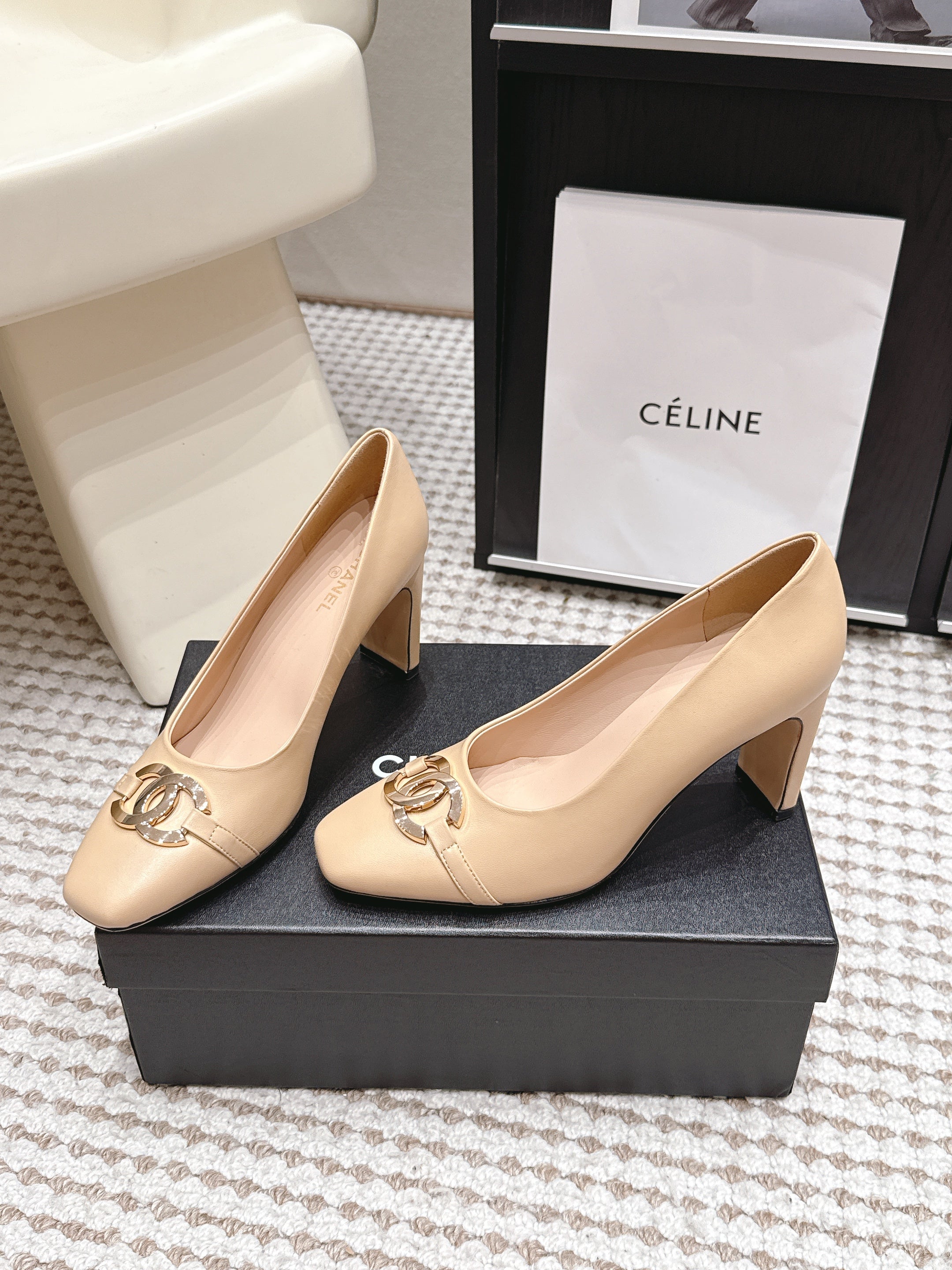 CHANEL 26S HIGH HEELS 95 MM IN BEIGE CALFSKIN WITH GOLD-TONE CC LOGO