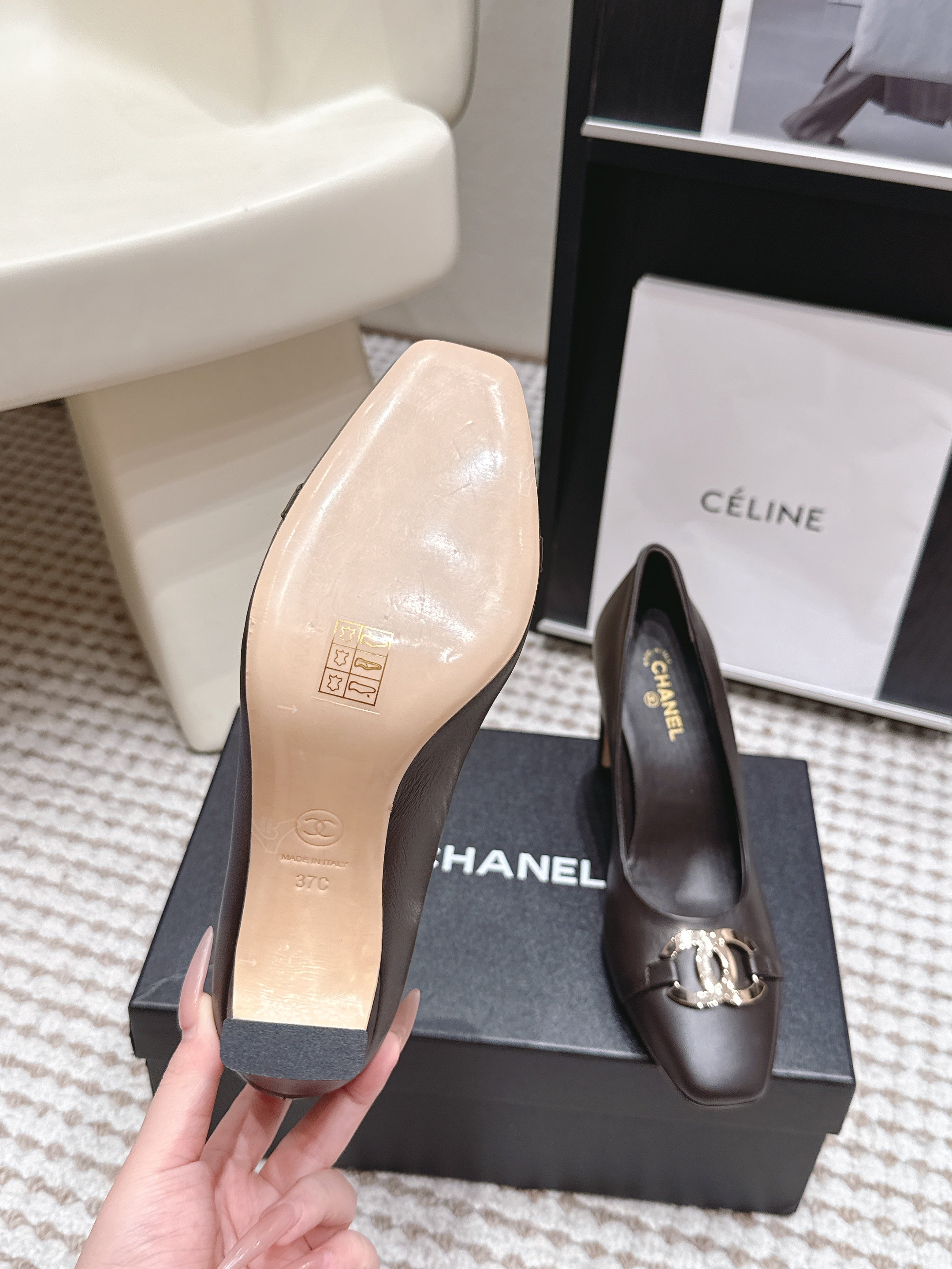 CHANEL 26S HIGH HEELS 95 MM IN DARK BROWN CALFSKIN WITH GOLD-TONE CC LOGO