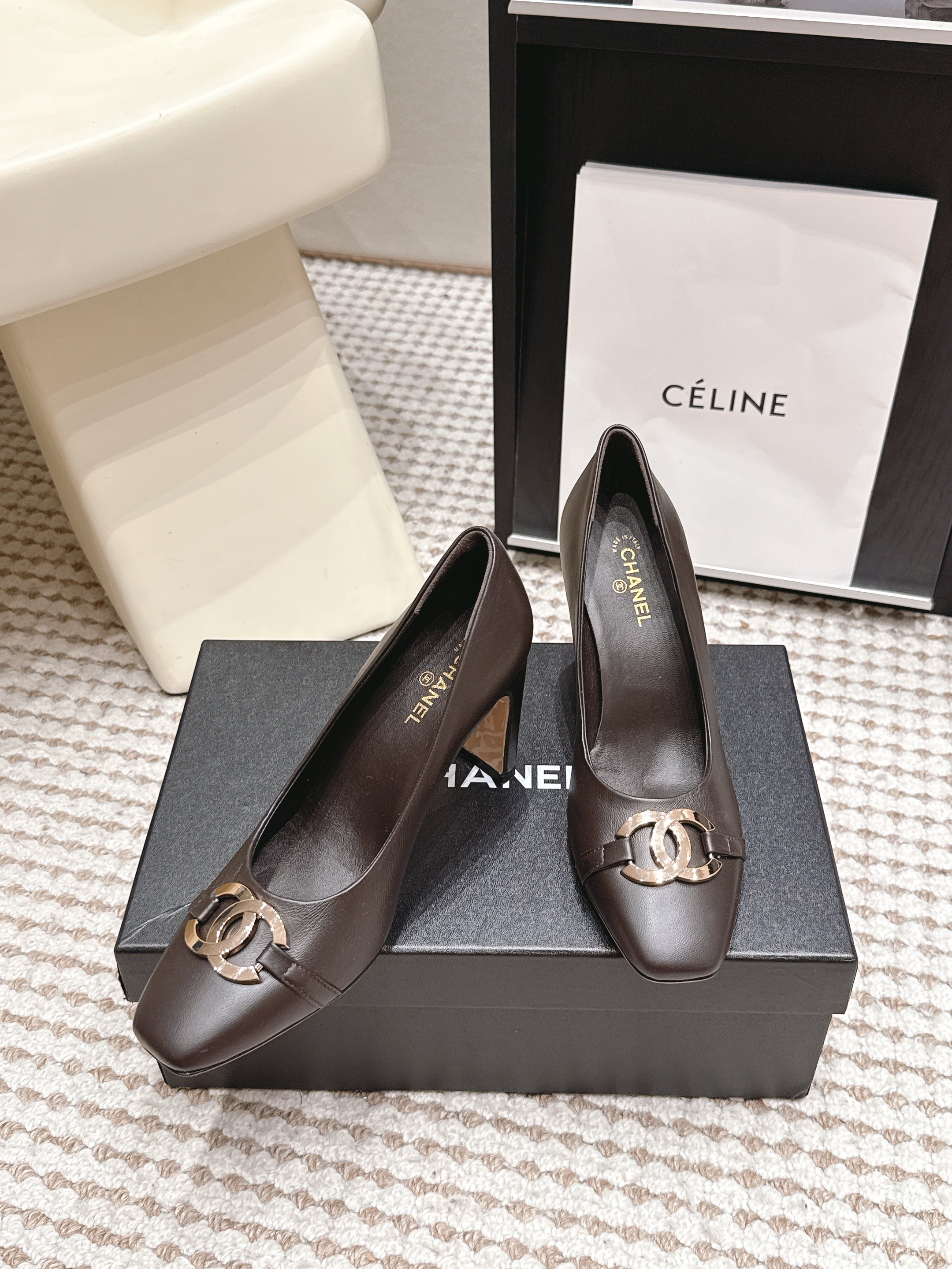 CHANEL 26S HIGH HEELS 95 MM IN DARK BROWN CALFSKIN WITH GOLD-TONE CC LOGO
