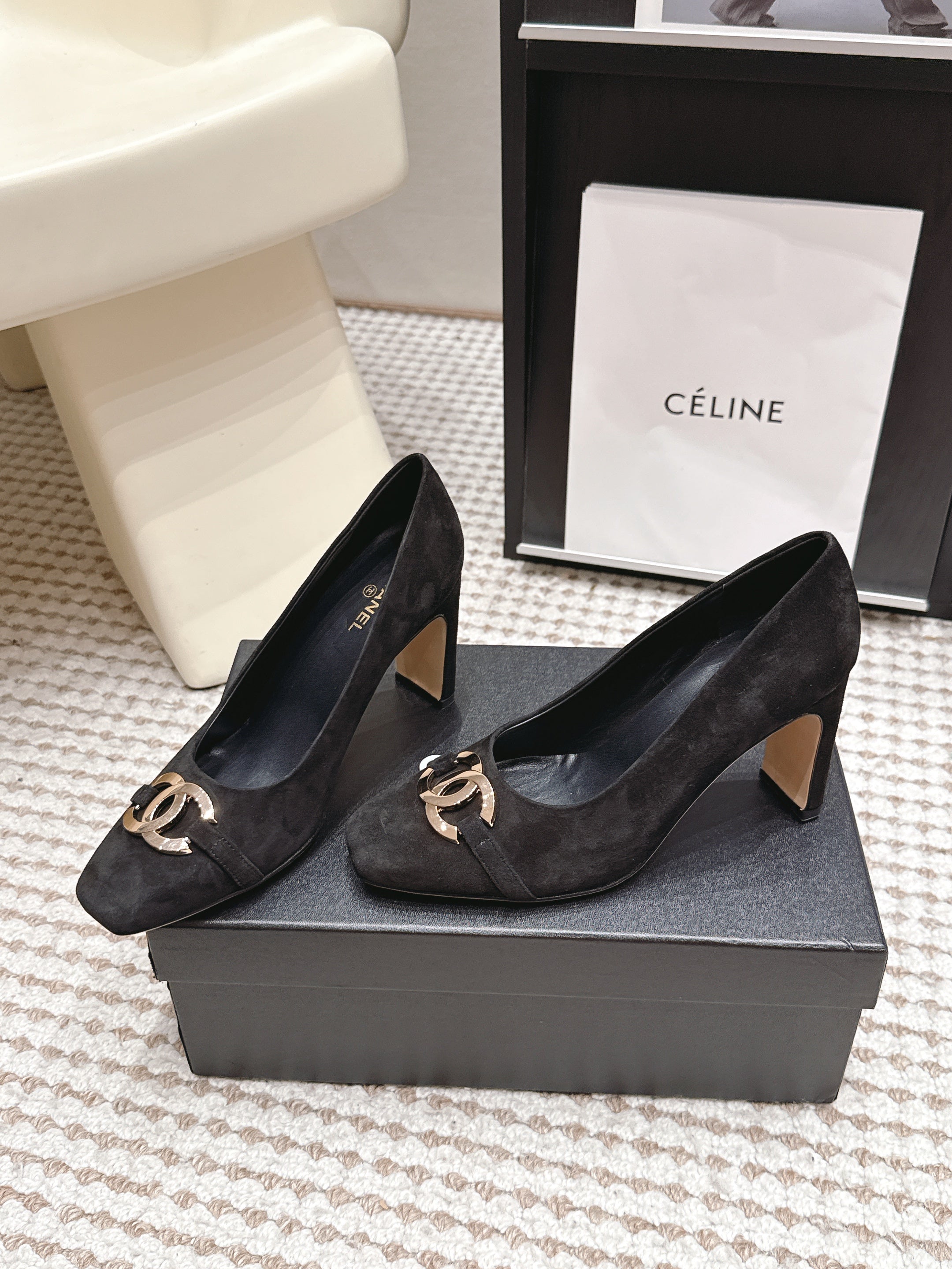 CHANEL 26S HIGH HEELS 95 MM IN BLACK SUEDE WITH GOLD-TONE CC LOGO