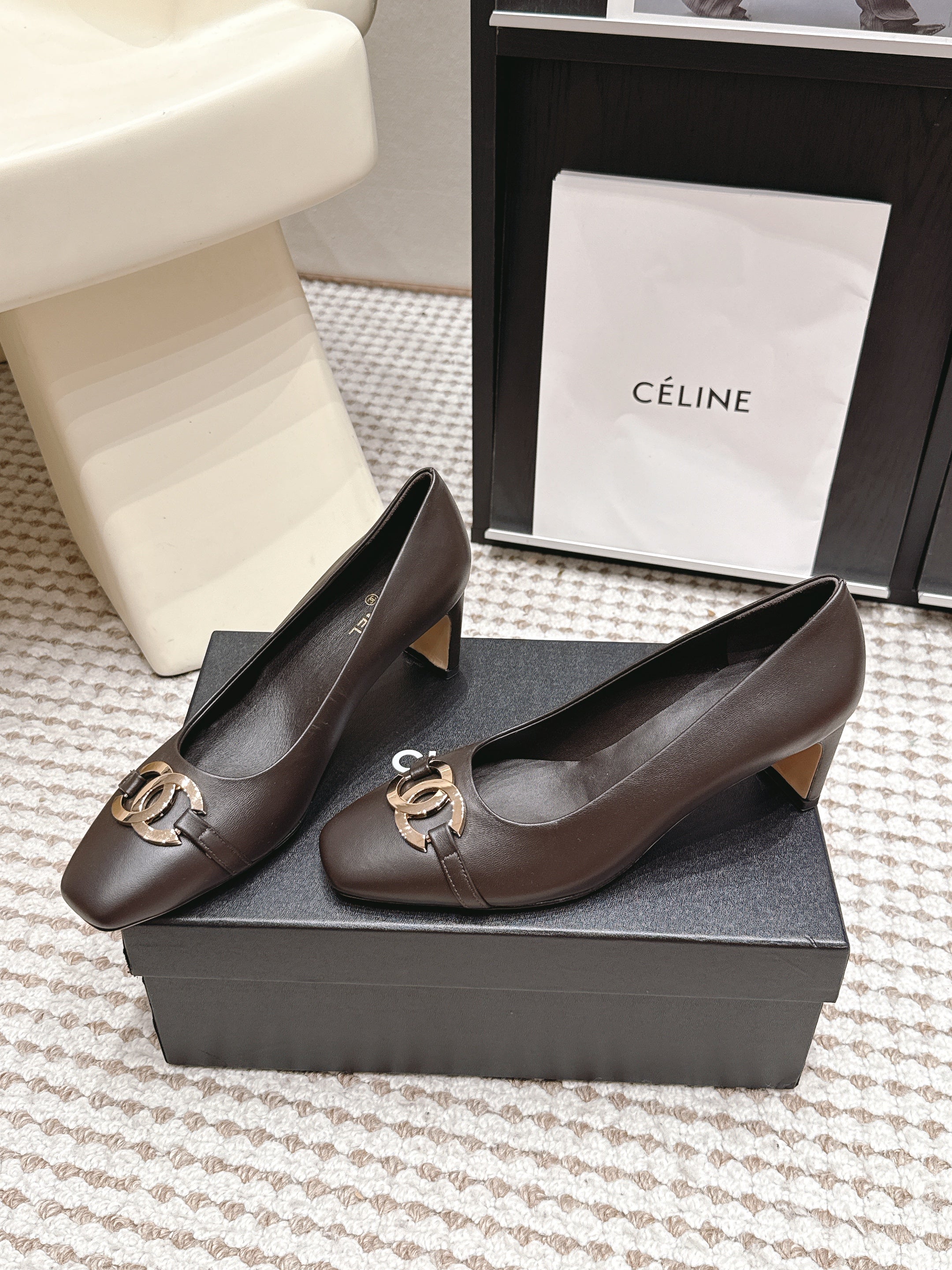 CHANEL 26S HIGH HEELS 75 MM IN DARK BROWN CALFSKIN WITH GOLD-TONE CC LOGO
