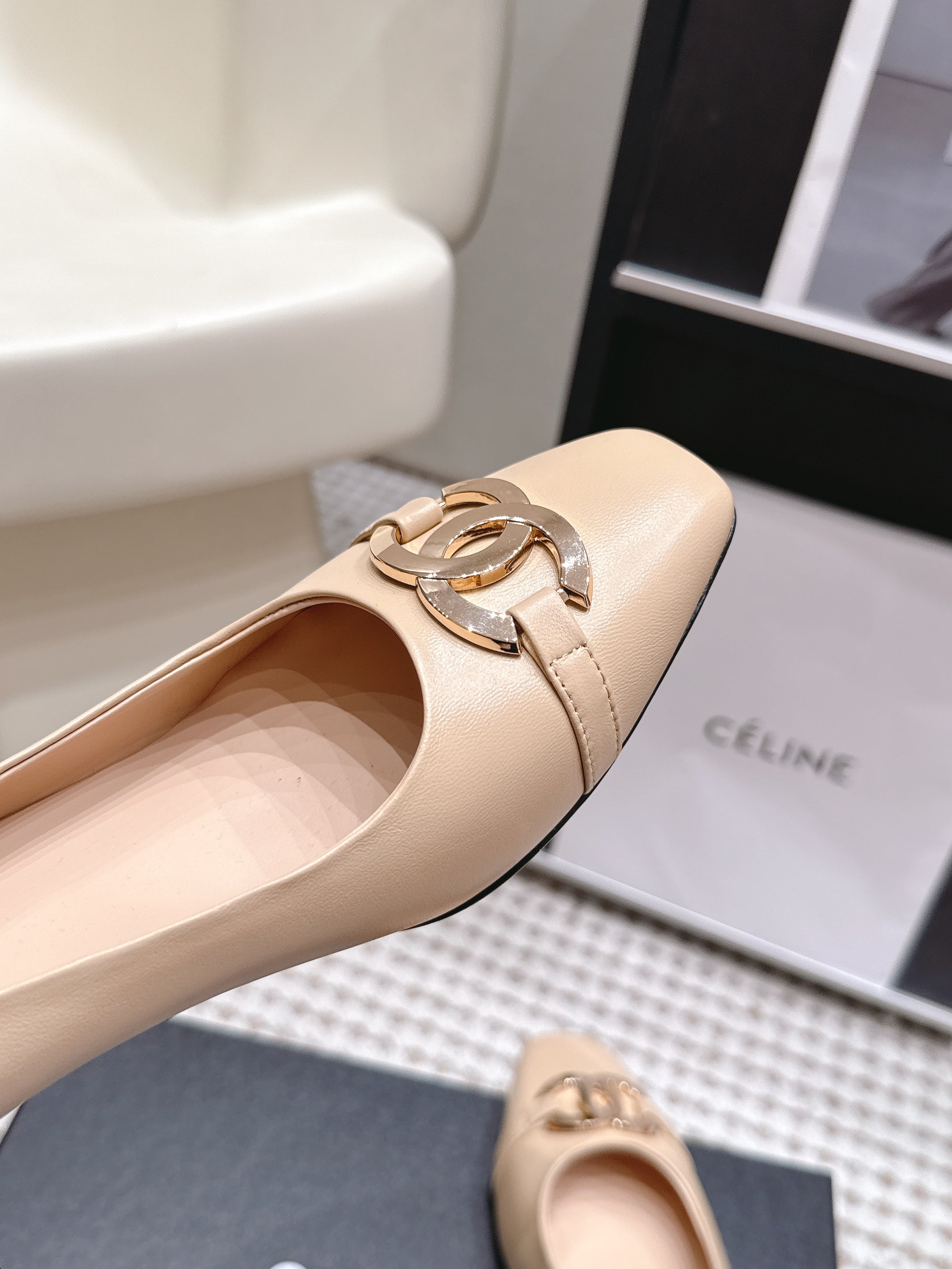 CHANEL 26S HIGH HEELS 75 MM IN BEIGE CALFSKIN WITH GOLD-TONE CC LOGO