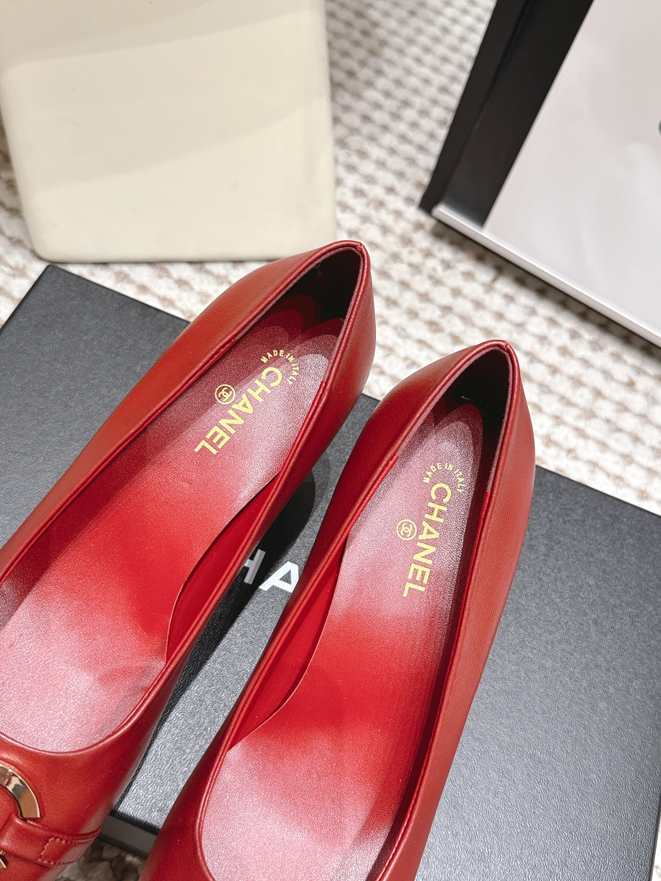 CHANEL 26S HIGH HEELS 75 MM IN RED CALFSKIN WITH GOLD-TONE CC LOGO