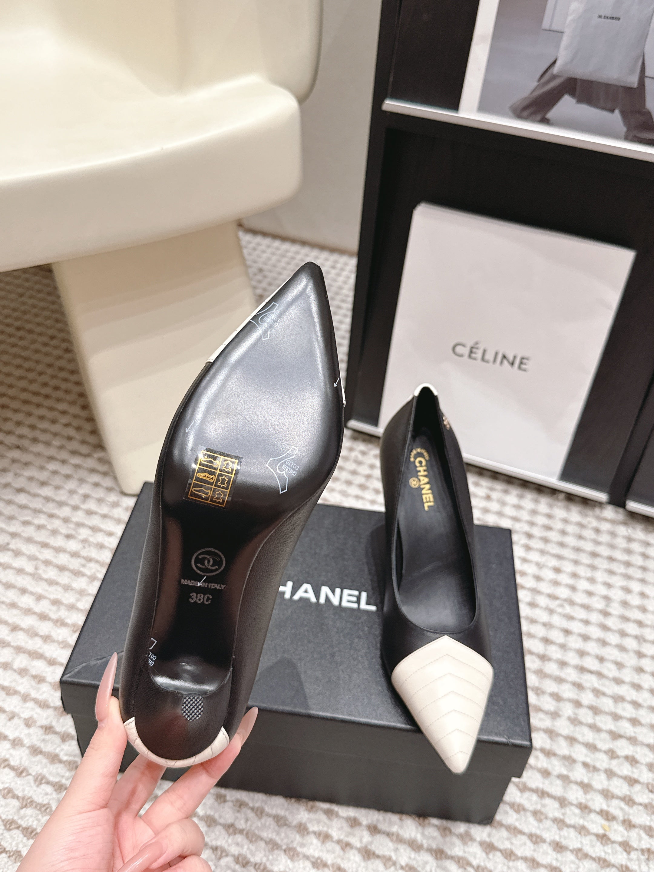 CHANEL 26S HIGH HEELS IN BLACK LAMBSKIN WITH WHITE CHEVRON-QUILTED TOE
