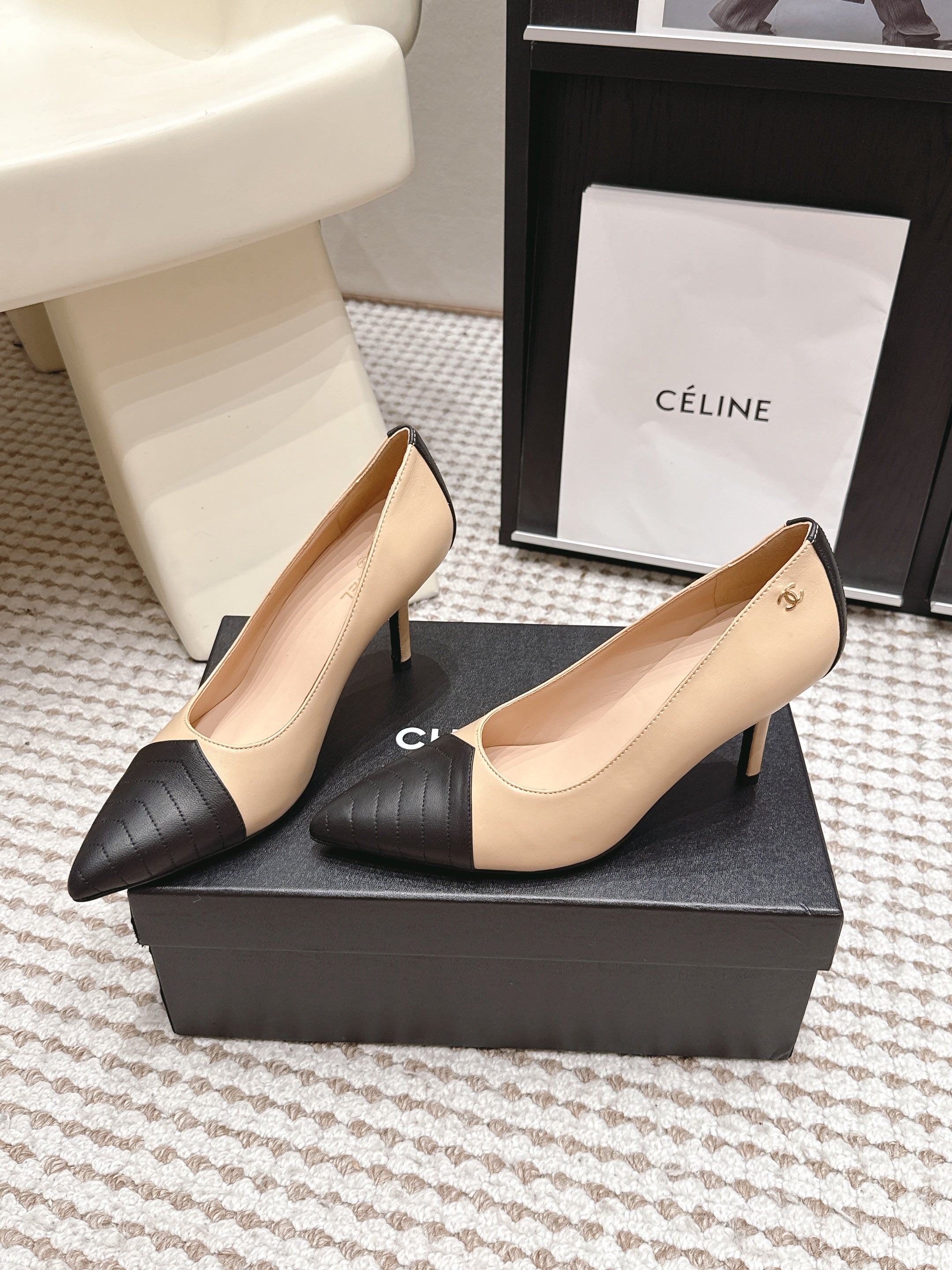 CHANEL 26S HIGH HEELS IN BEIGE LAMBSKIN WITH BLACK CHEVRON-QUILTED TOE