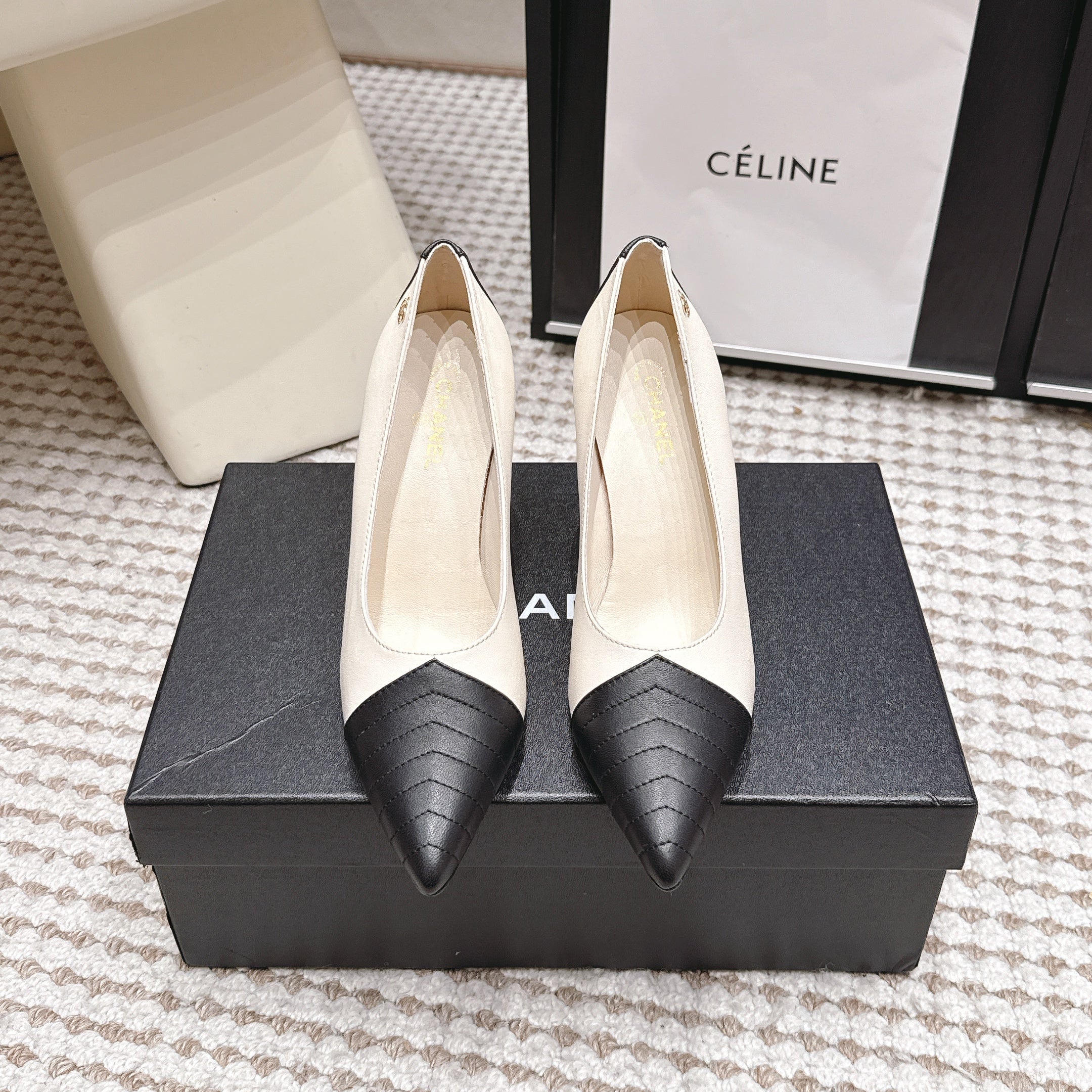CHANEL 26S HIGH HEELS IN WHITE LAMBSKIN WITH BLACK CHEVRON-QUILTED TOE