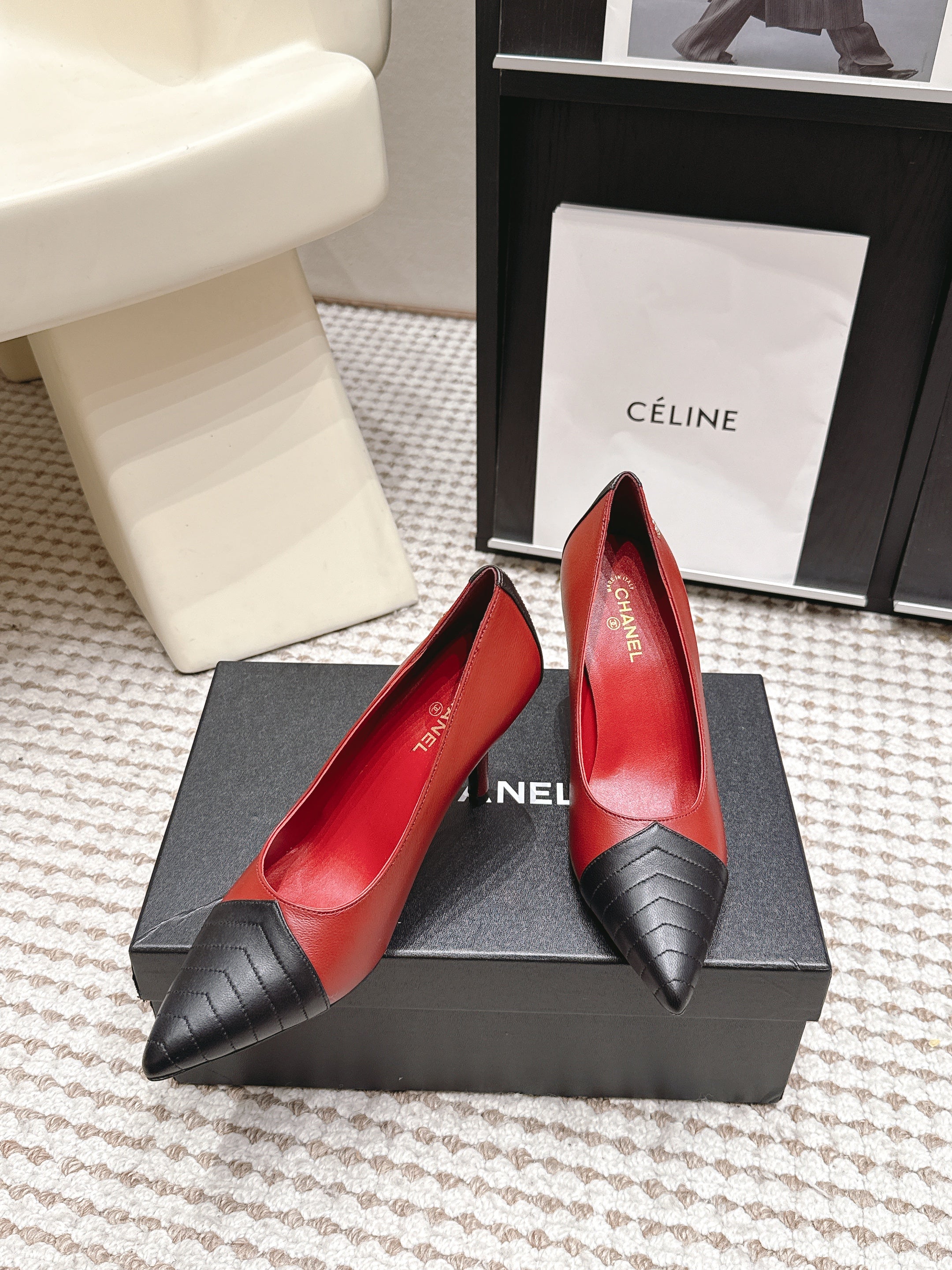 CHANEL 26S HIGH HEELS IN RED LAMBSKIN WITH BLACK CHEVRON-QUILTED TOE