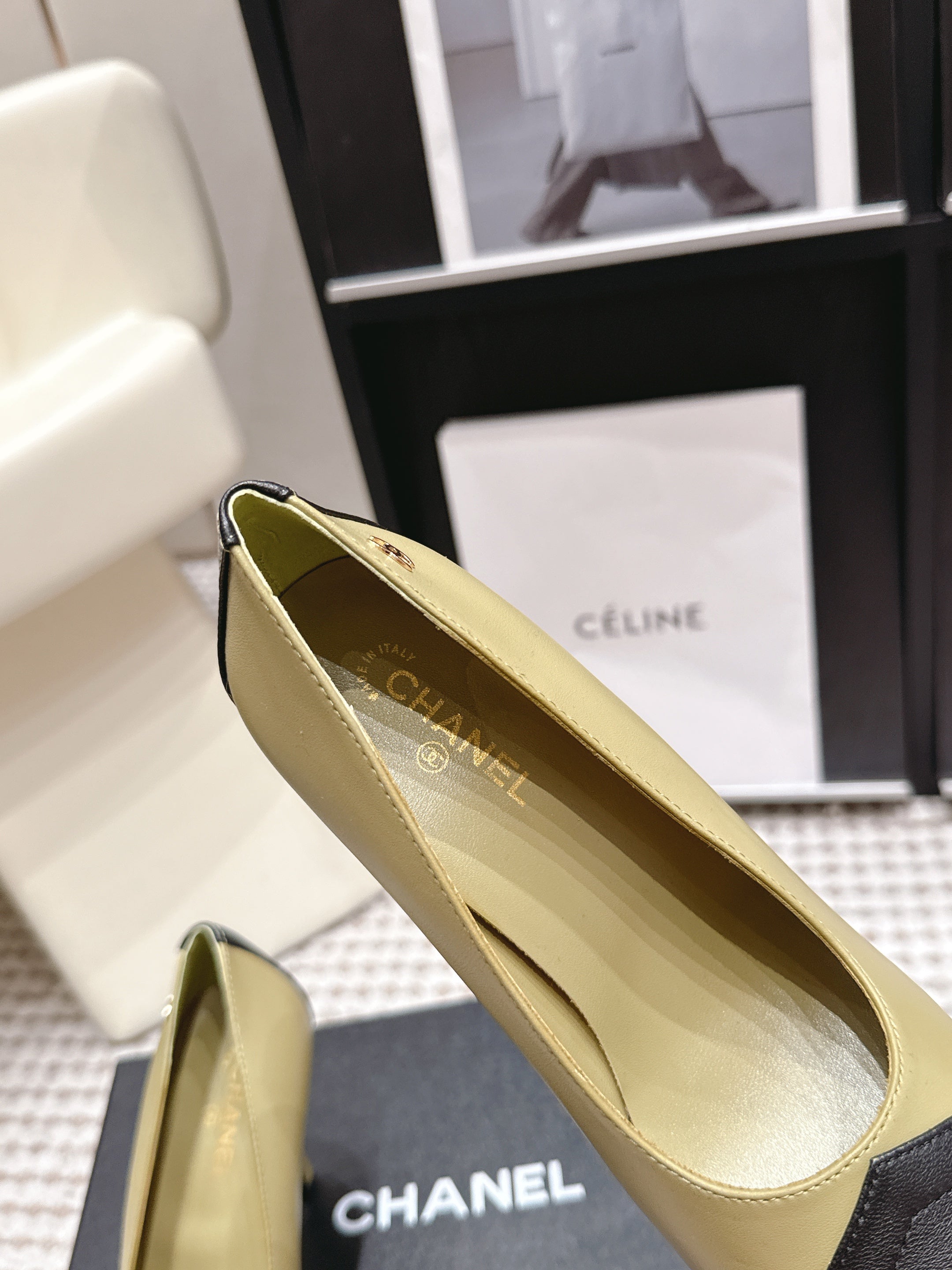 CHANEL 26S HIGH HEELS IN CREAM BEIGE LAMBSKIN WITH BLACK CHEVRON-QUILTED TOE