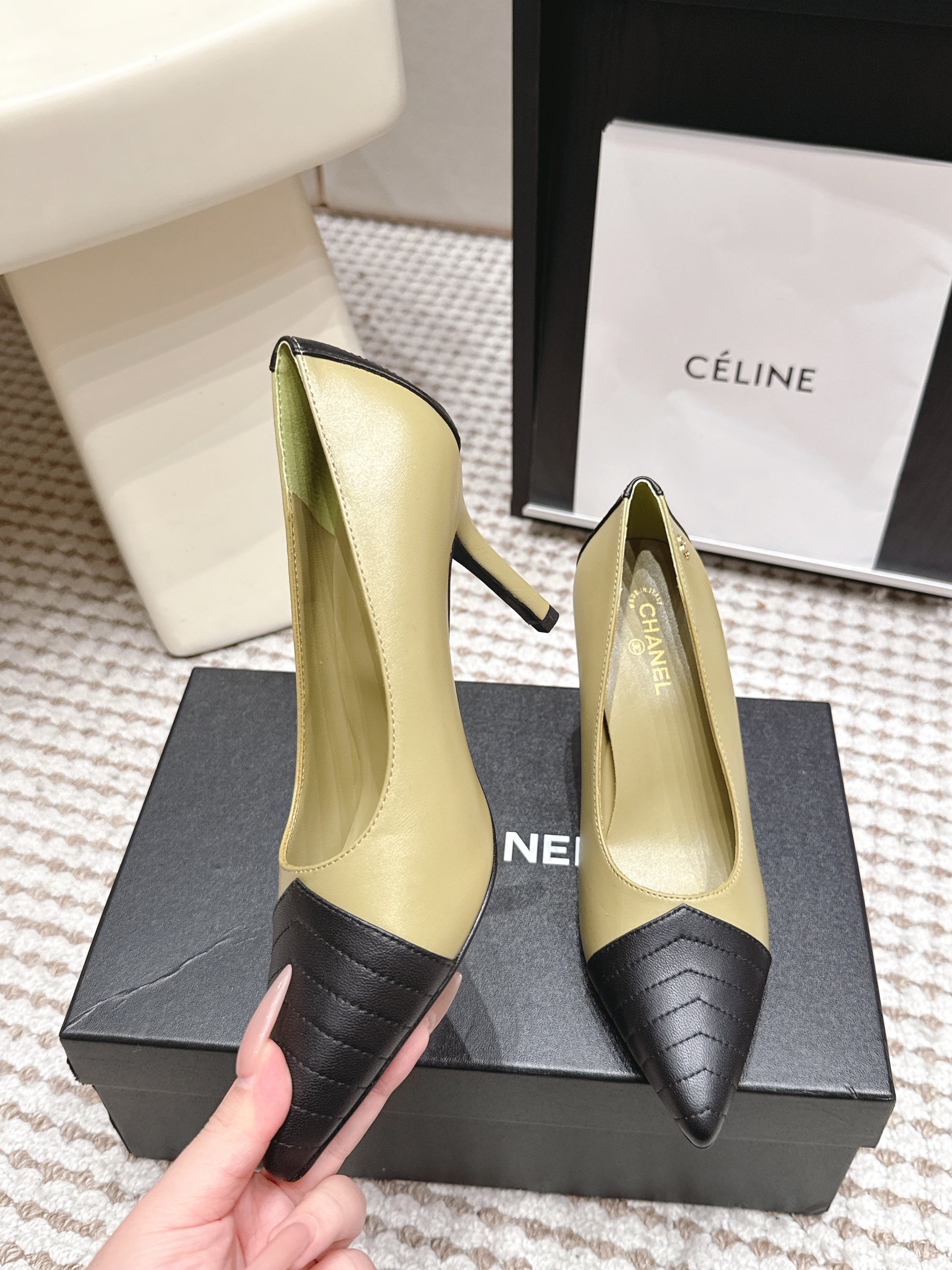 CHANEL 26S HIGH HEELS IN CREAM BEIGE LAMBSKIN WITH BLACK CHEVRON-QUILTED TOE
