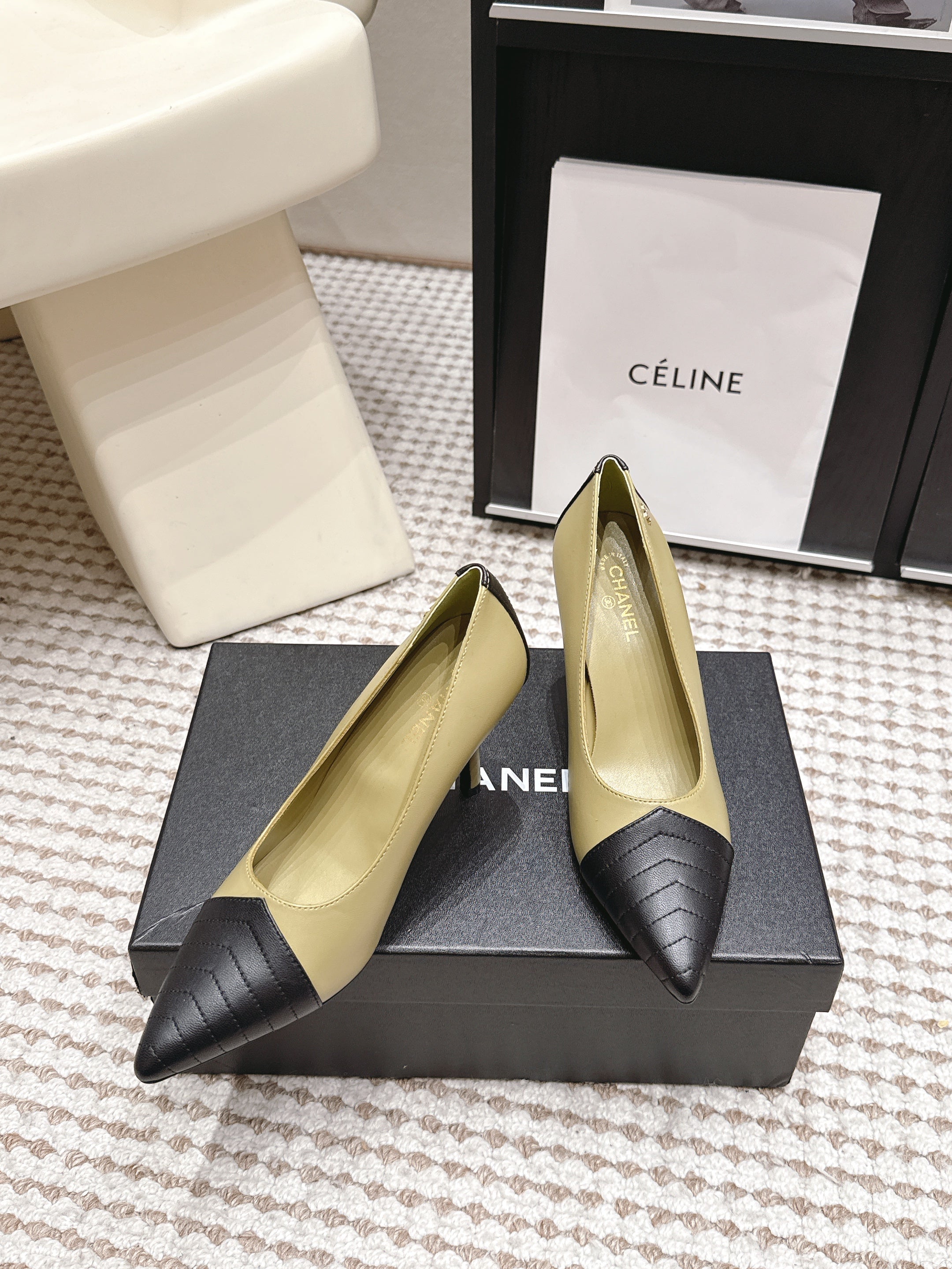CHANEL 26S HIGH HEELS IN CREAM BEIGE LAMBSKIN WITH BLACK CHEVRON-QUILTED TOE